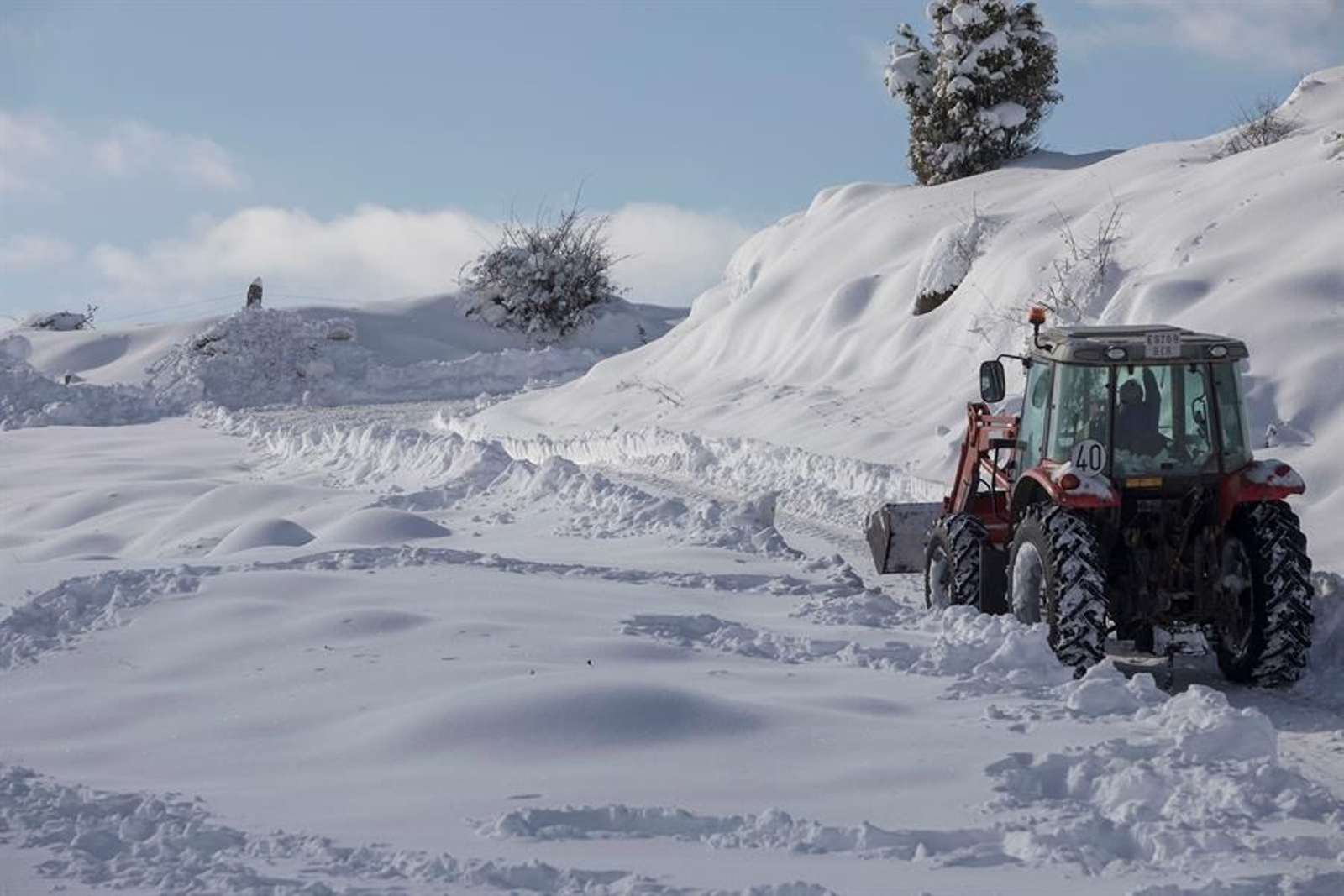 La tormenta Filomena ha dejado una gruesa capa de nieve en las comarcas del norte de Castellón