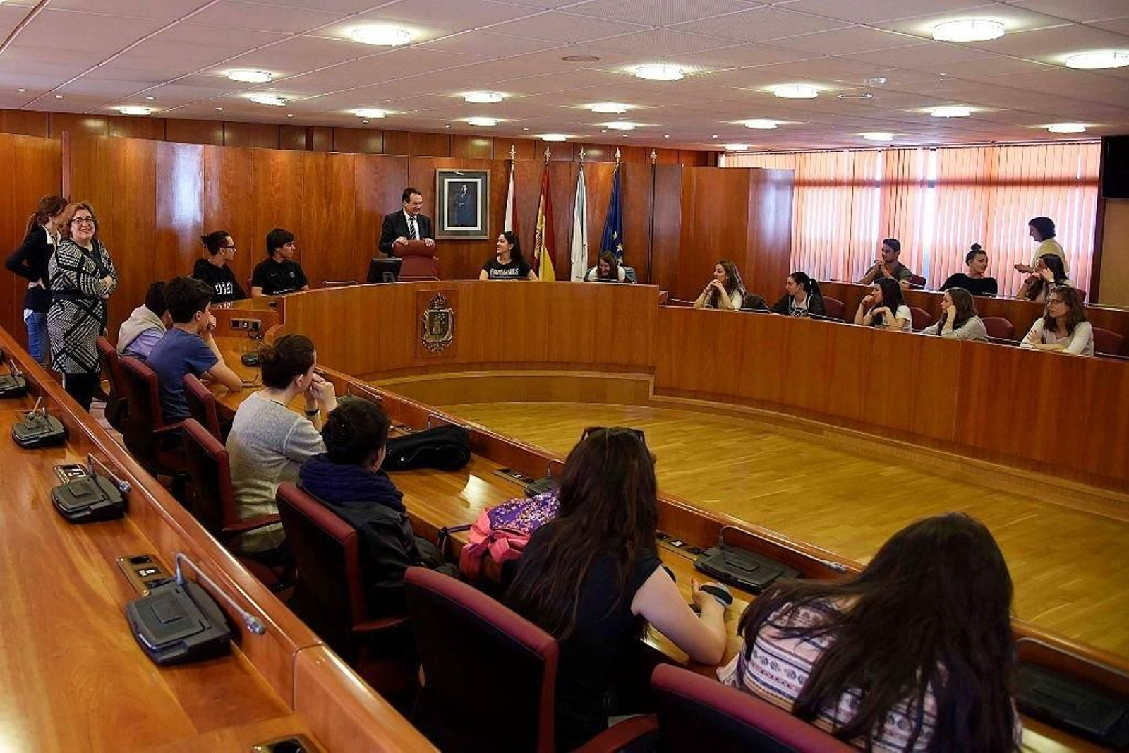 El alcalde dio la bienvenida a un grupo de alumnos de Italia