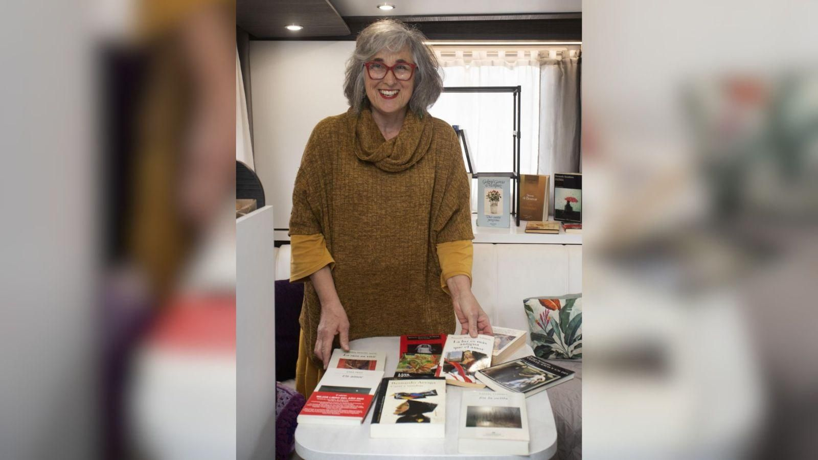 Nieves Loperena recorre Europa con una caravana de libros.