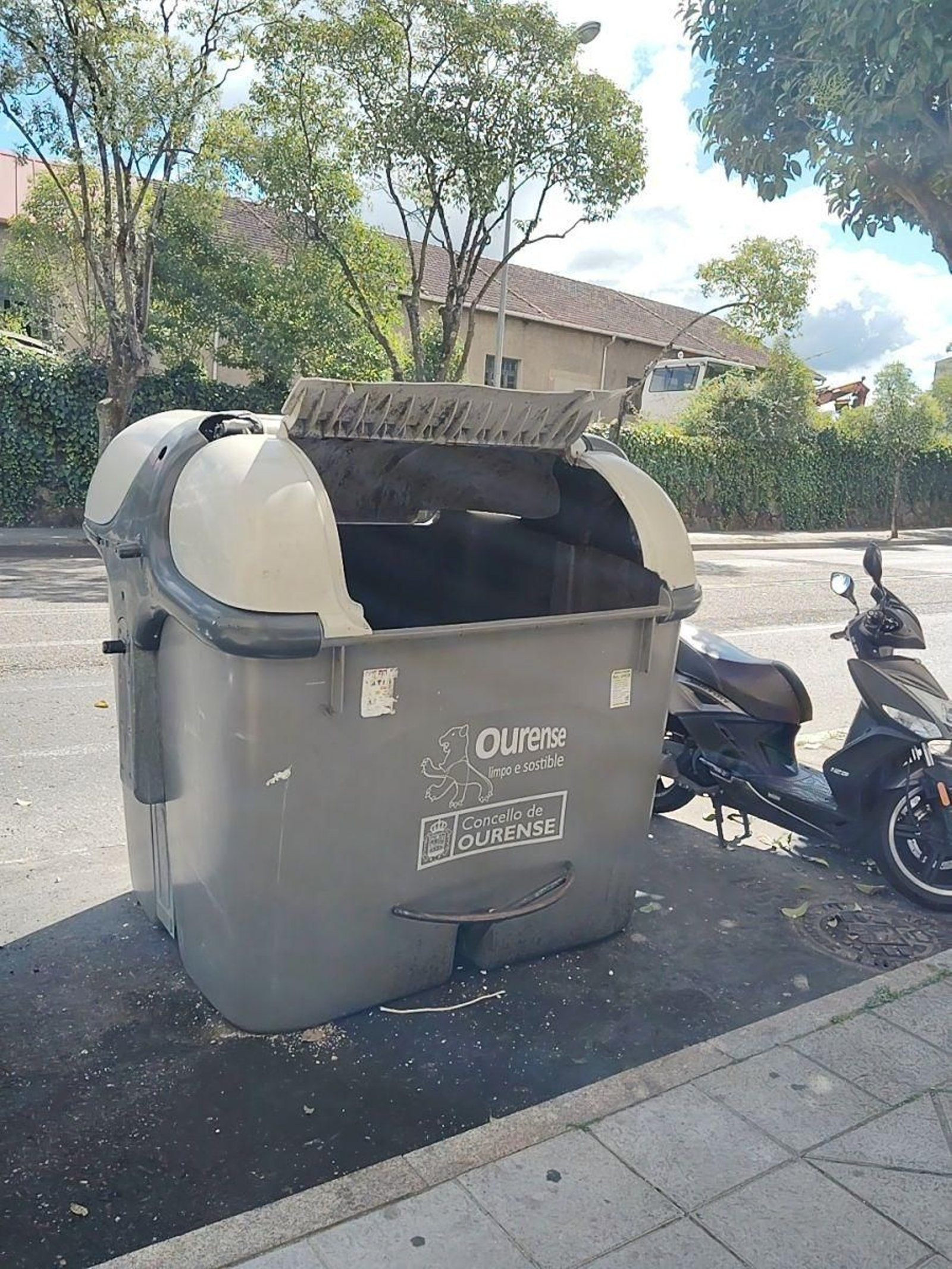 Contenedores destrozados
