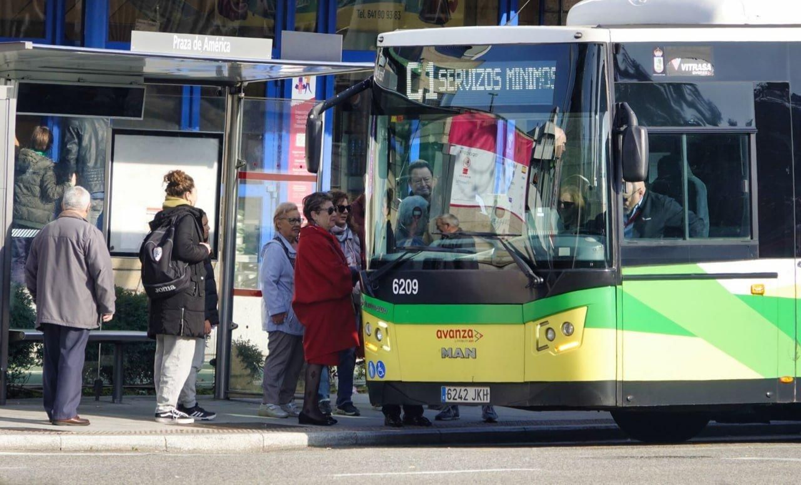 Siguen los servicios mínimos en Vitrasa. // Vicente Alonso