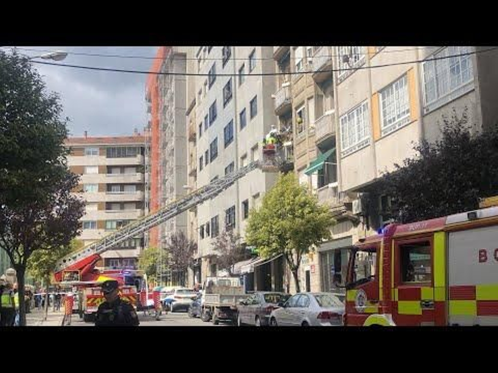 Vecinos aislados y dos operarios heridos por un derrumbe en Ourense
