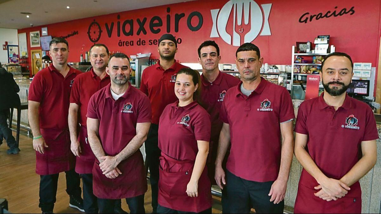 Carlos Alberto Mederos xunto ós seus compañeiros Dayan, Joan, Arthur, Carlos, Daniela, Manuel e Osleidys.