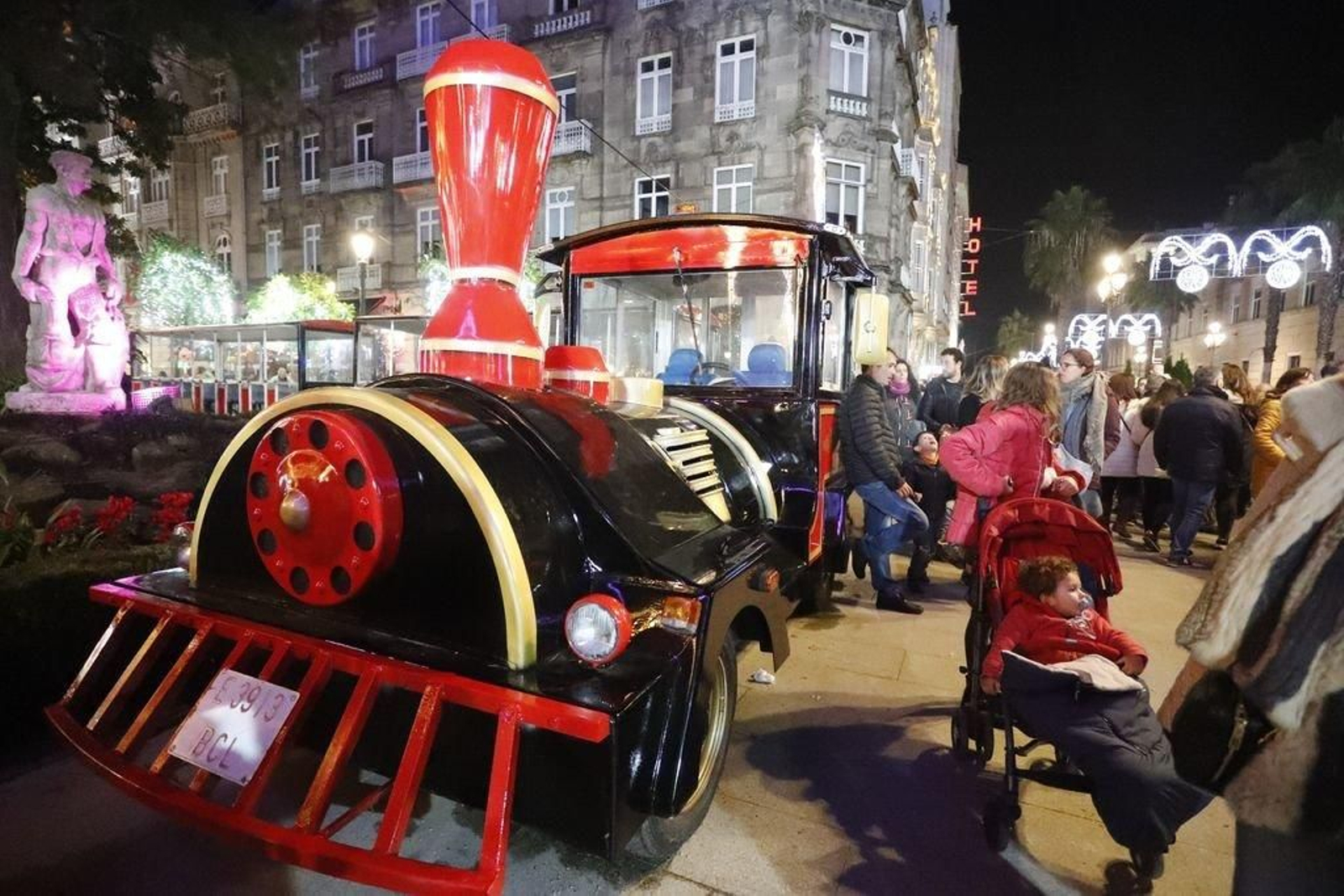 Los turistas invaden Vigo en el Puente91