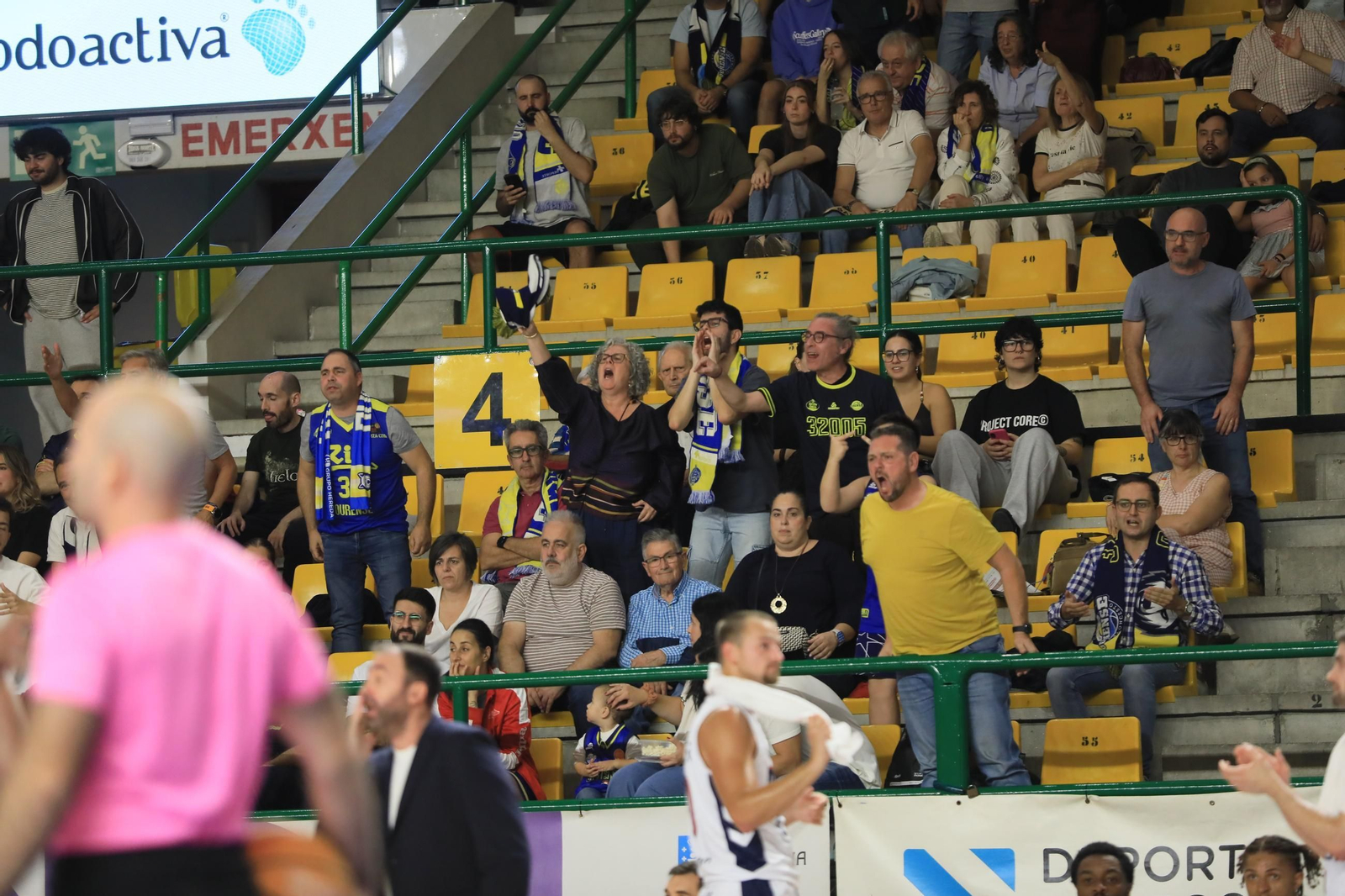 Galería | Noche triste en el Pazo con la derrota del COB ante el Alicante (79-83)