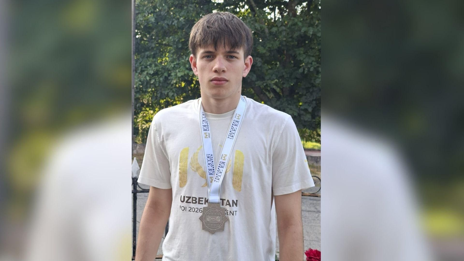 David Lago con su medalla de plata.
