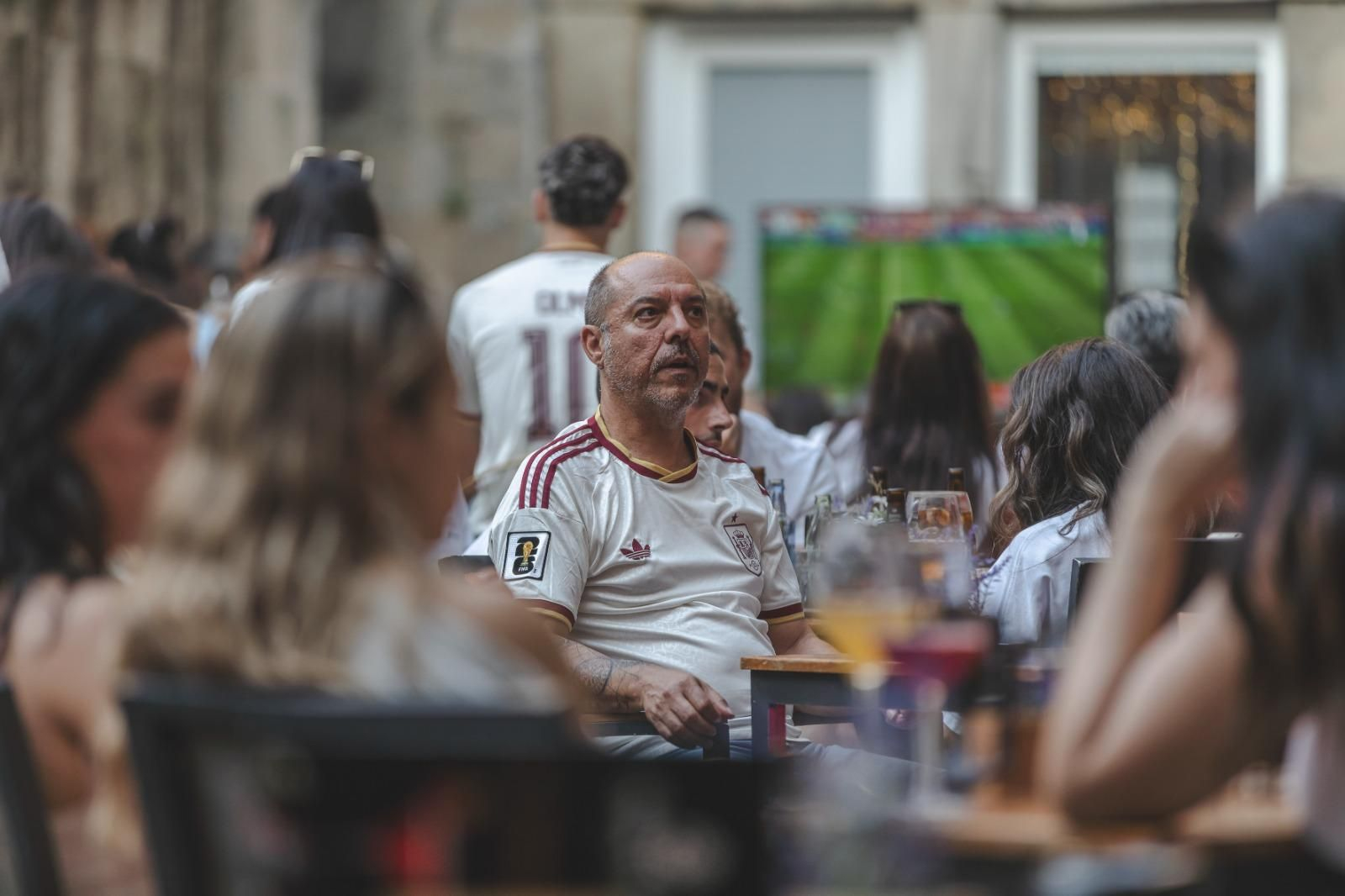 Galería | Camisetas, banderas y las calles de Ourense llenas de emoción por ver a España jugar los cuartos de final, en fotos