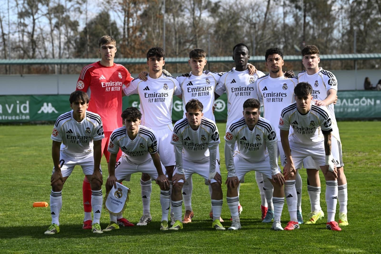 Galería | Espiñedo disfruta del sol y fútbol en el estreno de Juanfran García al frente del Arenteiro