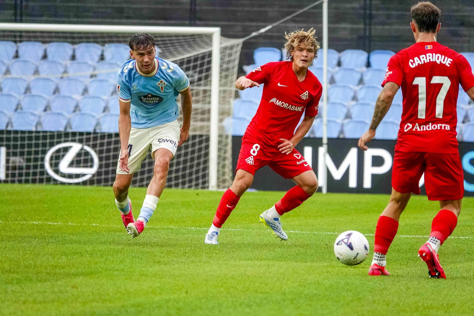 Galería | El Celta Fortuna se estrena como local en Segunda División