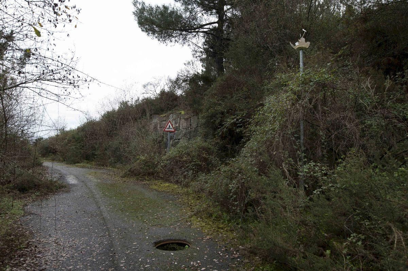 Barbadás 12/1/23
Vertedero ilegal junto a la urbanización Mun di Deu (Barbadás)

Fotos Martiño Pinal