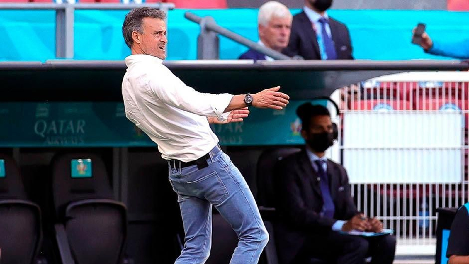 Luis Enrique Martínez gesticula durante el encuentro disputado ayer en el Parken de Copenhague.