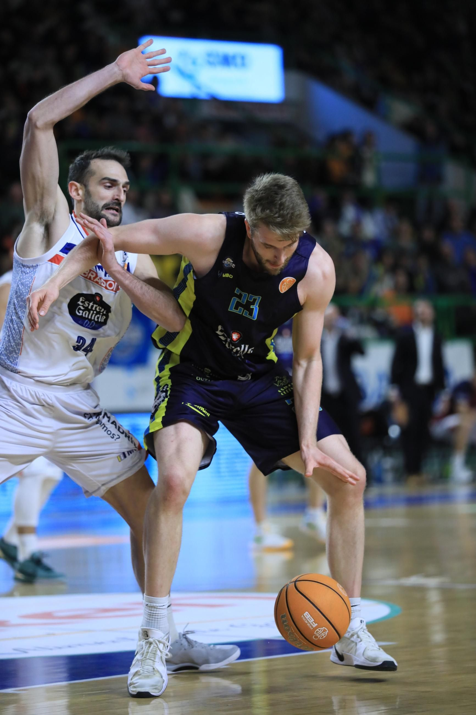 Galería | El Pazo, a reventar para el derbi COB-Obradoiro