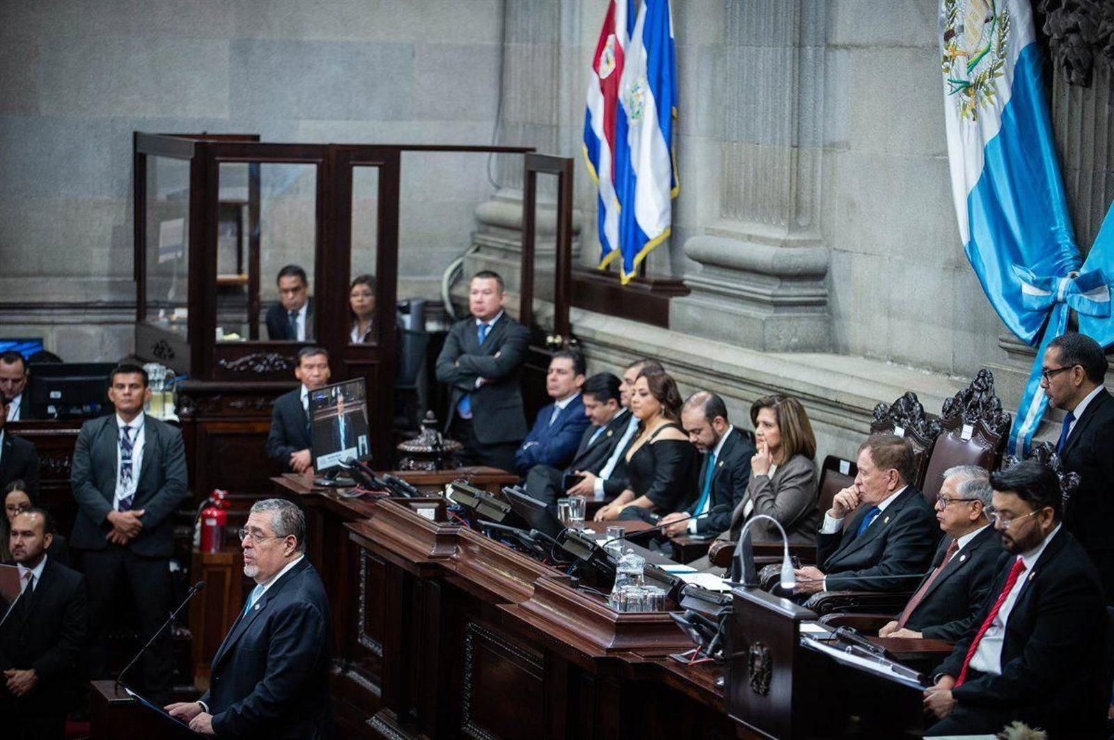 El presidente de Guatemala, Bernardo Arévalo, comparece ante el Congreso.