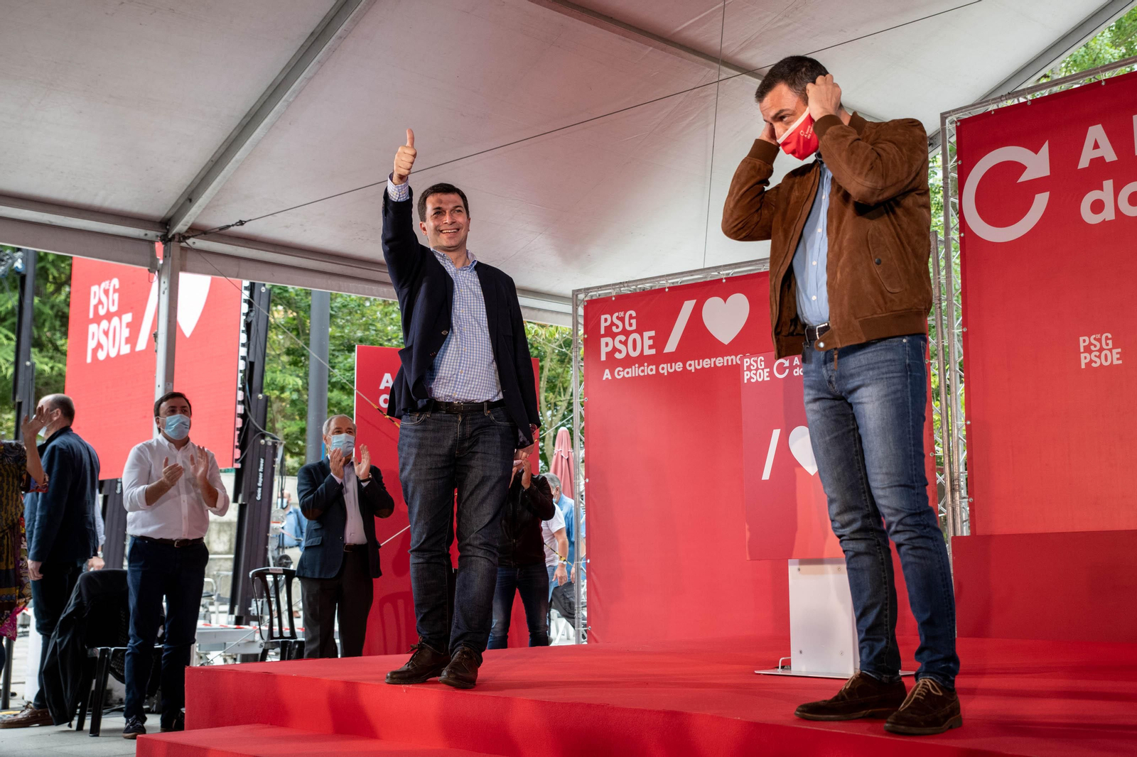 OURENSE (XARDÍNS DO POSÍO). 27/06/2020. OURENSE. El presidente del gobierno, Pedro Sánchez, acompaña al candidato a la Xunta de Galicia, Gonzalo Caballero y a Marina Ortega en un mitin del PSdeG-PSOE. FOTO: ÓSCAR PINAL
