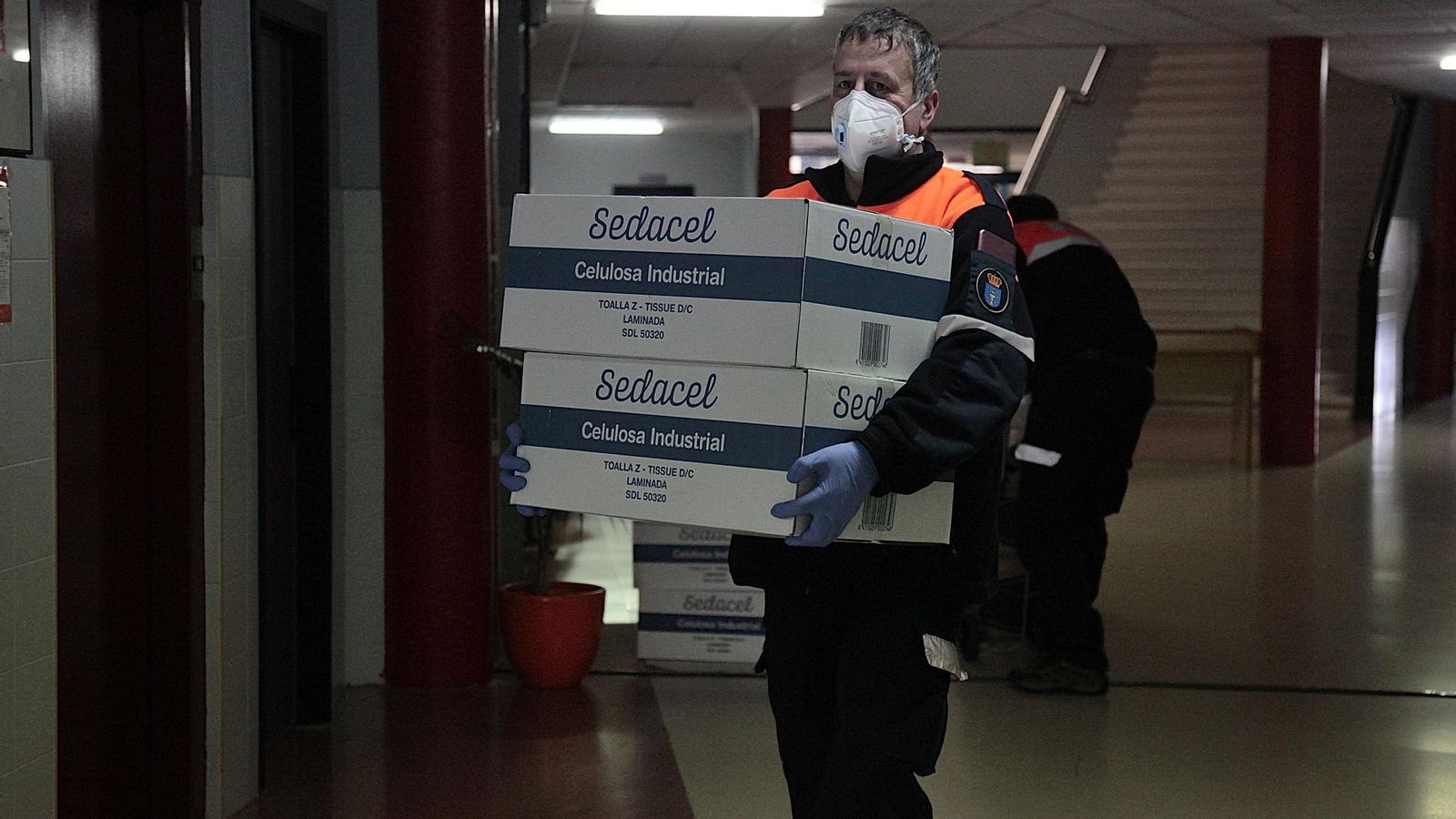 En el Instituto Julio Prieto Nespereira les entregan un buen lote de productos