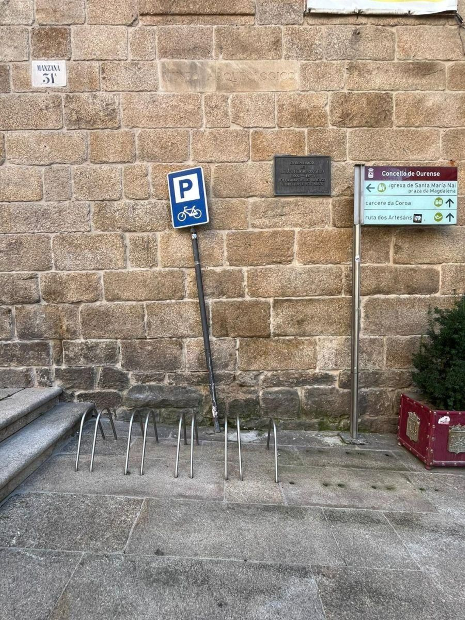 Aparcamiento de bicicletas abandonado