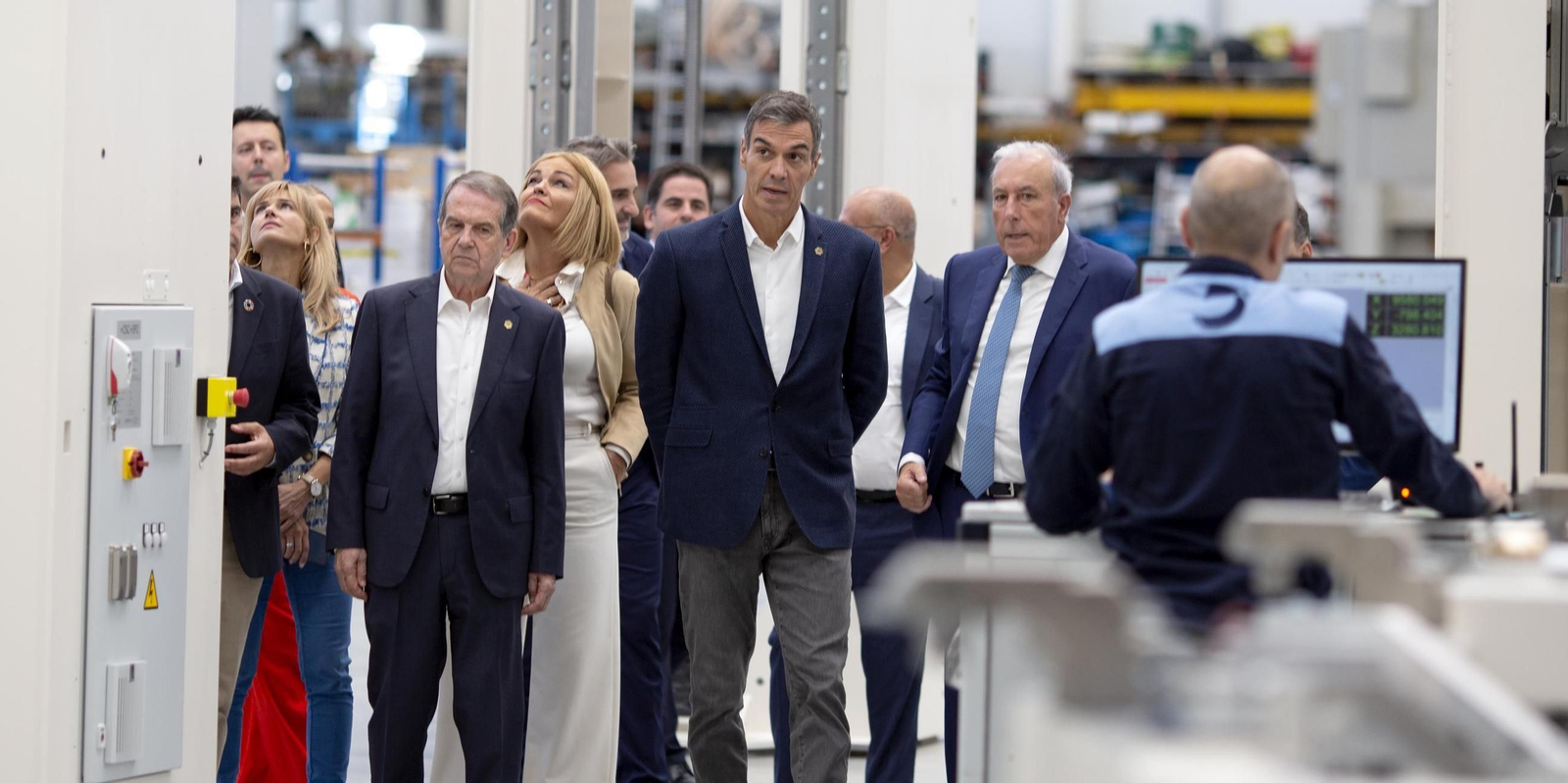 Galería | Pedro Sánchez visita las instalaciones de Delta Vigo en el PTL de Valadares