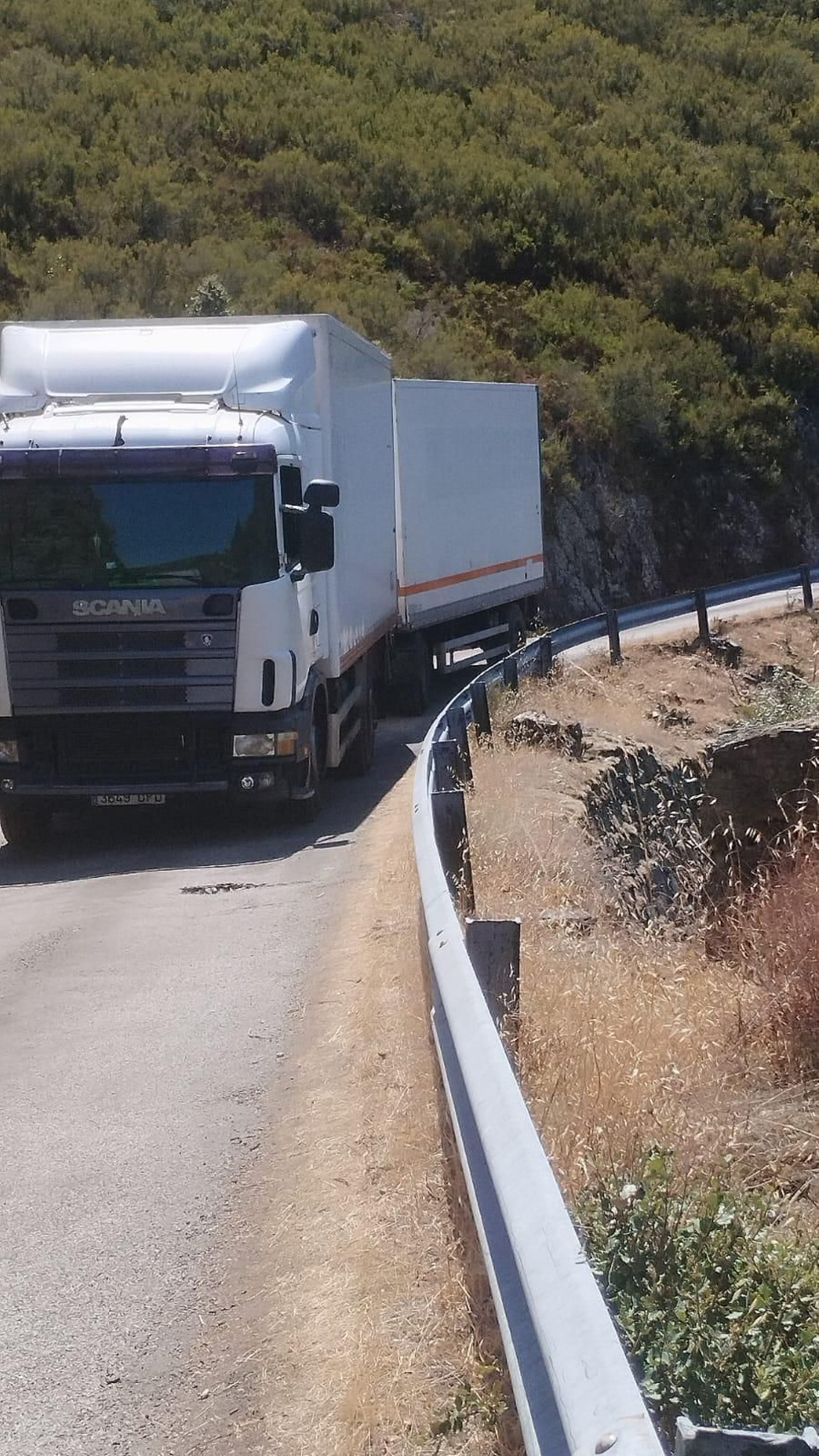 La situación de los camiones de El Combo Dominicano atrapados en Trives