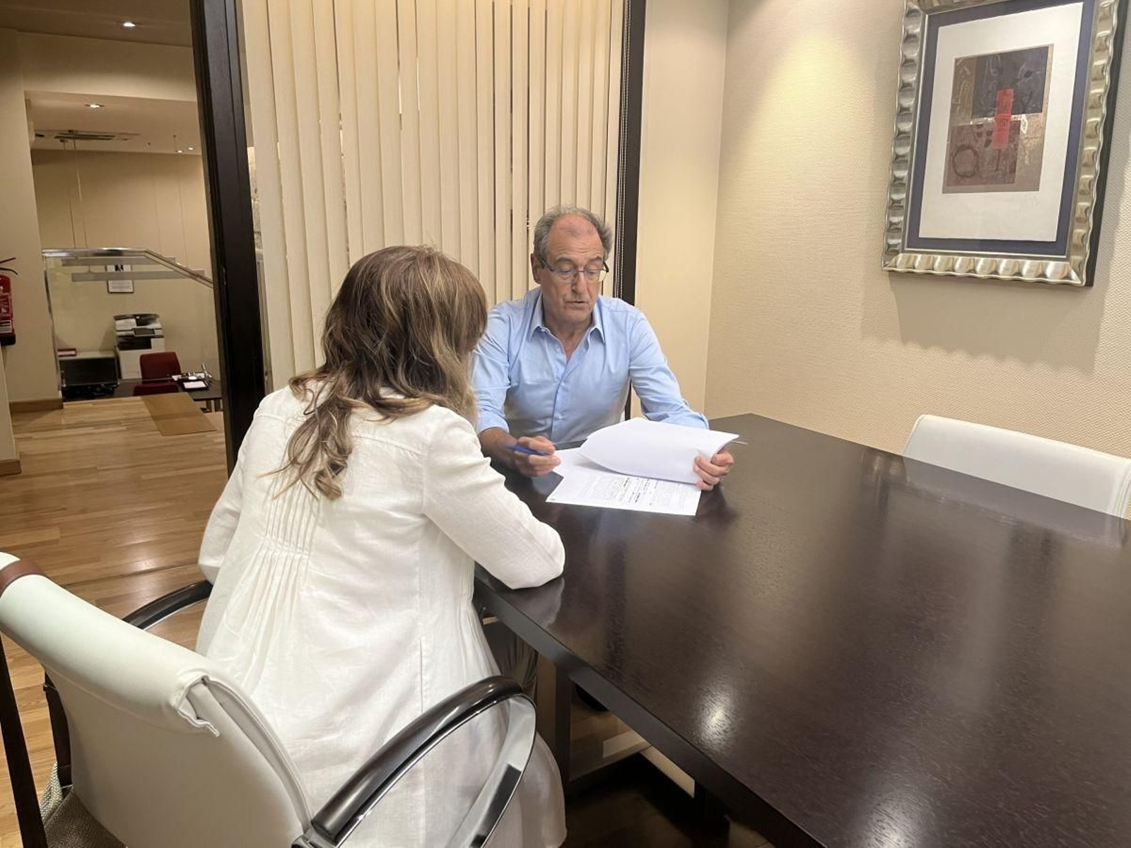 La exempresaria junto a su abogado, Arturo González Estévez.