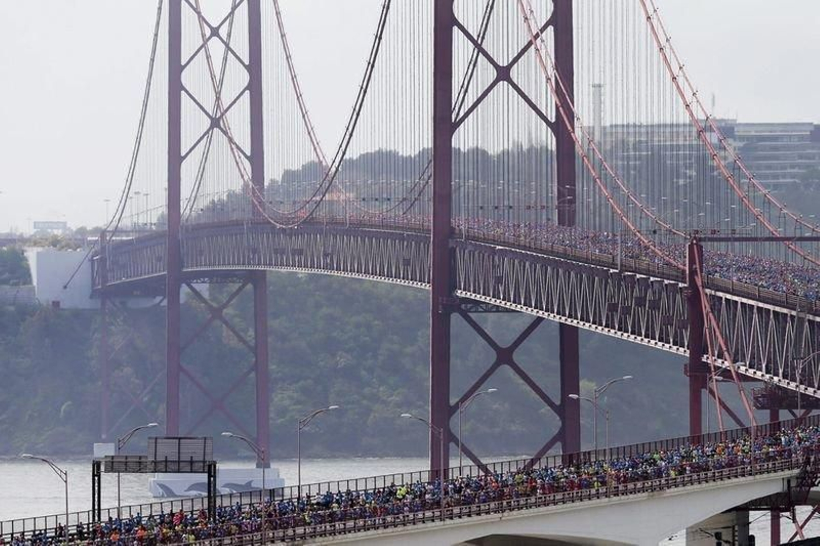 Puente de Lisboa, "25 de abril".