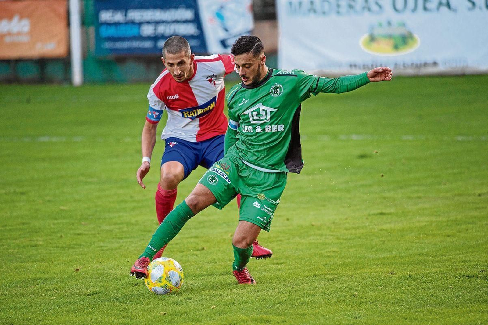 O CARBALLIÑO (CAMPO DE FÚTBOL O ESPIÑEDO). 17/11/2019. OURENSE. Partido de fútbol entre el Arenteiro y el Arosa. FOTO: ÓSCAR PINAL