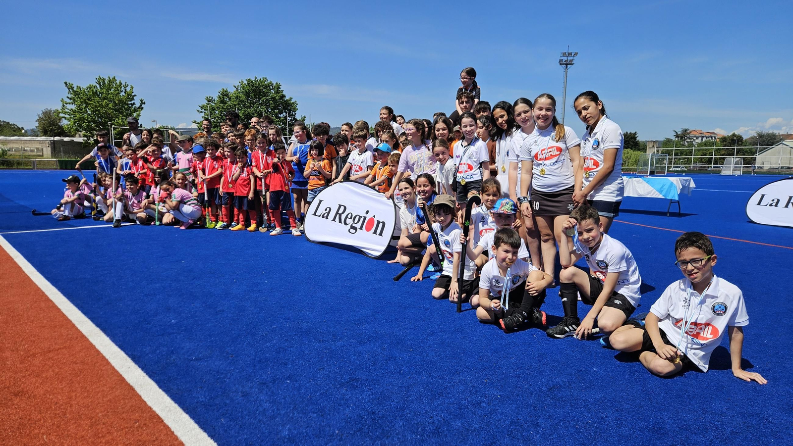 Galería | La cantera del hockey hierba ourensana disfruta con el Torneo + Deporte La Región