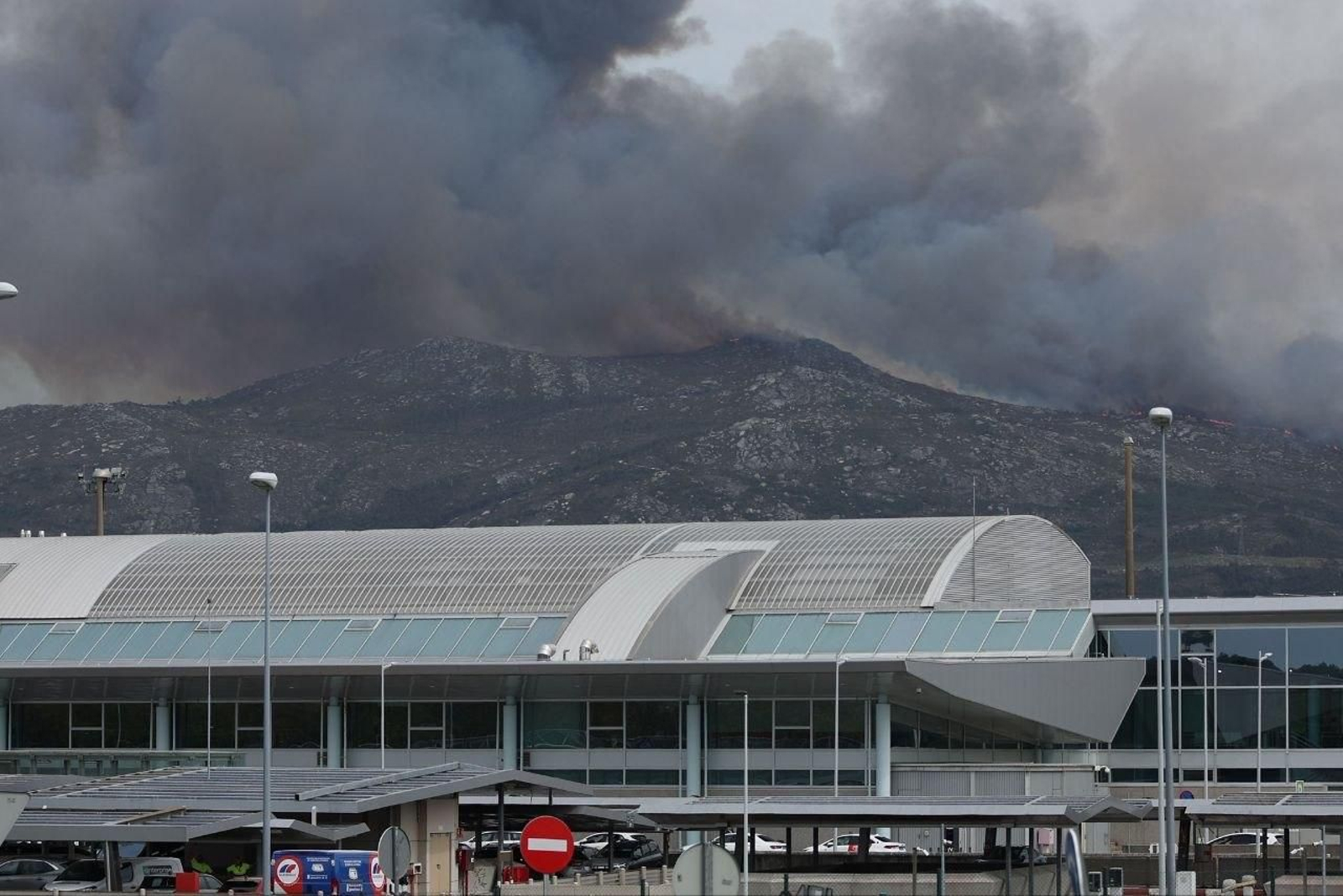 Galería | Las llamas devoran el monte Galleiro, entre Mos, Ponteareas y Pazos de Borbén