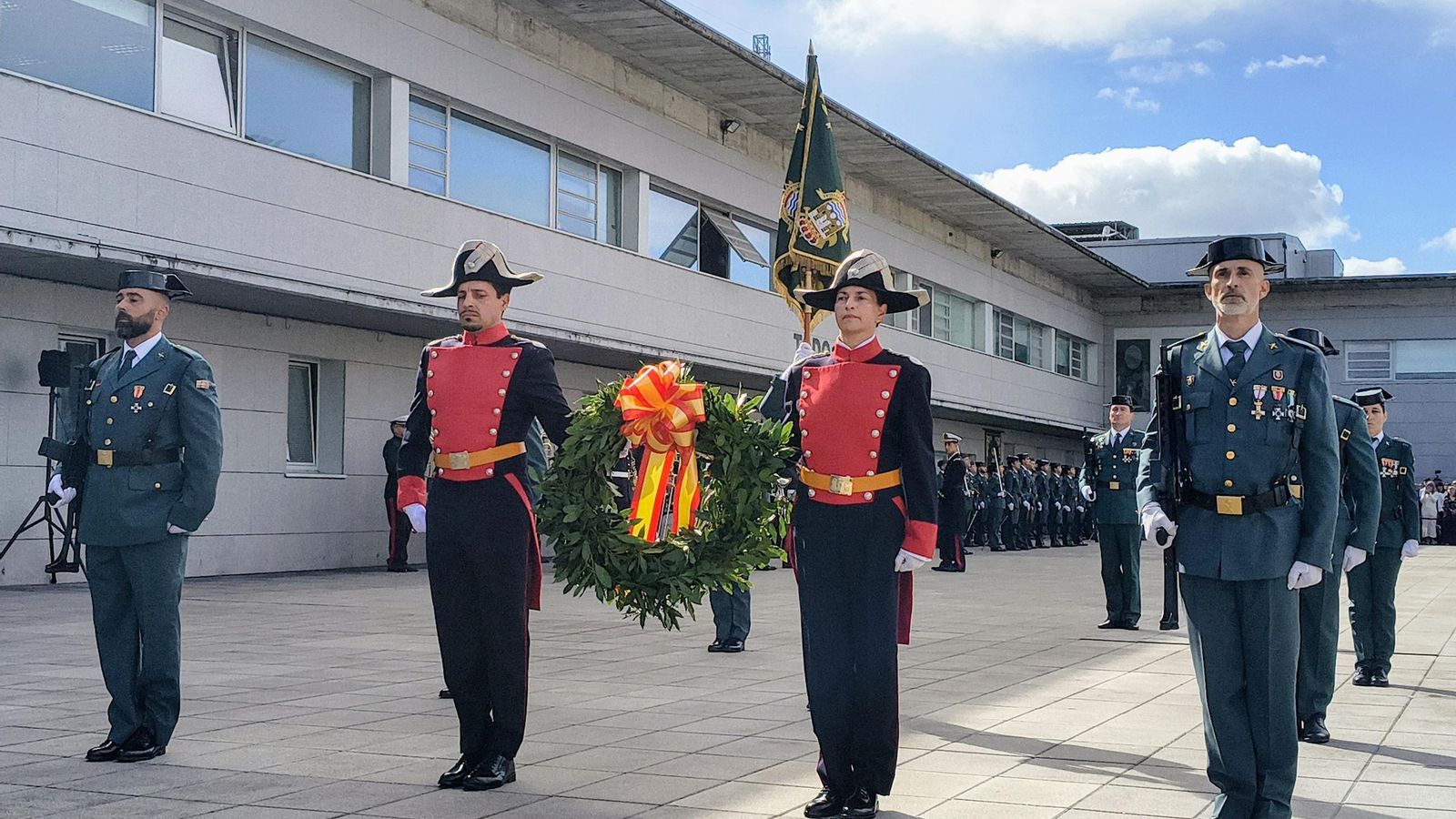 Homenaje a los caídos en la Comandancia de Pontevedra.