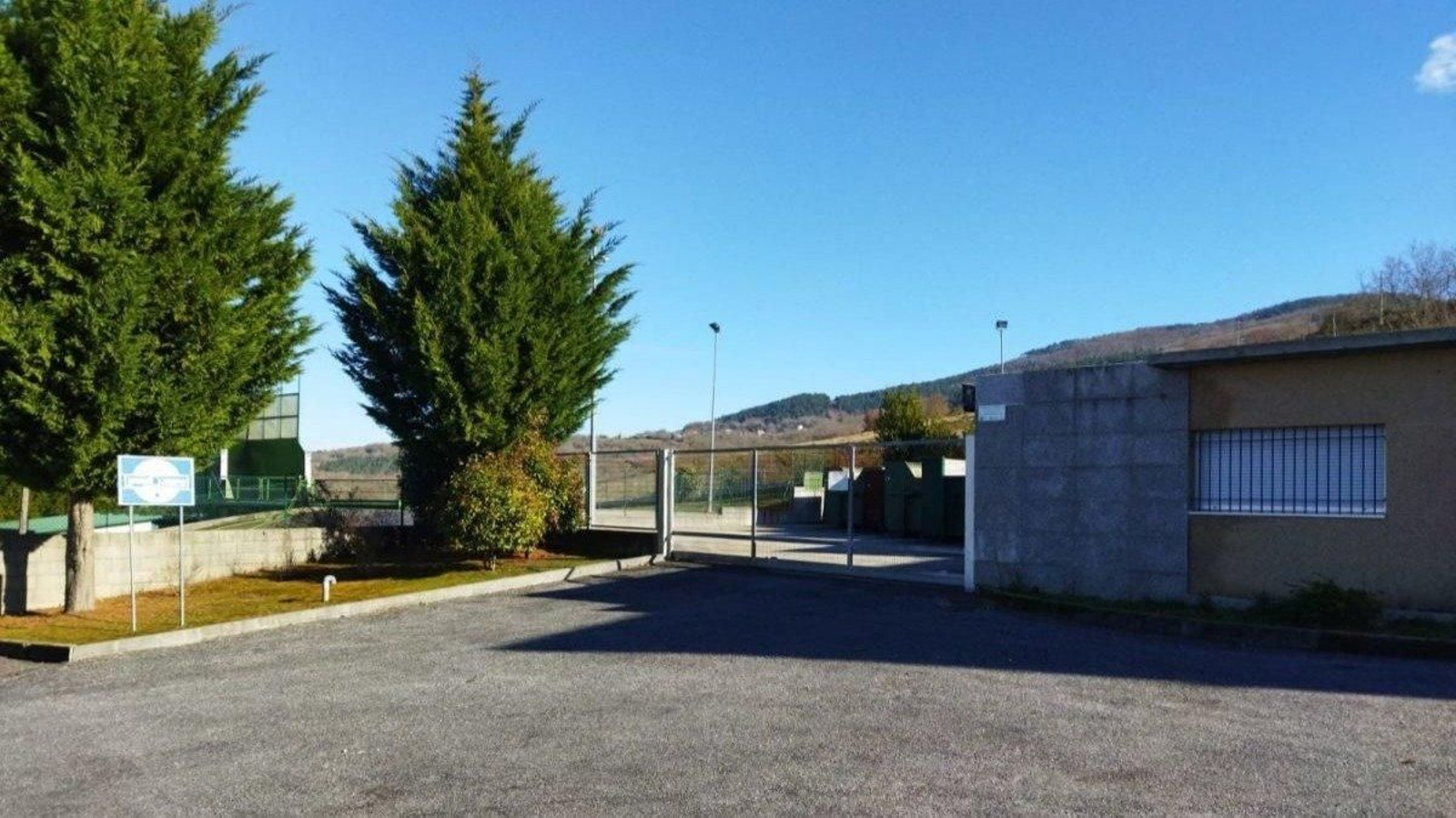El punto limpio ubicado en el Complexo Medioambiental da Baixa Limia en Muíños (foto: L.F.)