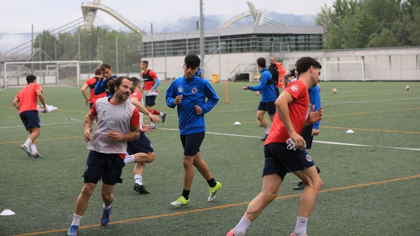 Varo sonríe durante un entrenamiento de la UD Ourense en el Miguel Ángel-Os Remedios.
