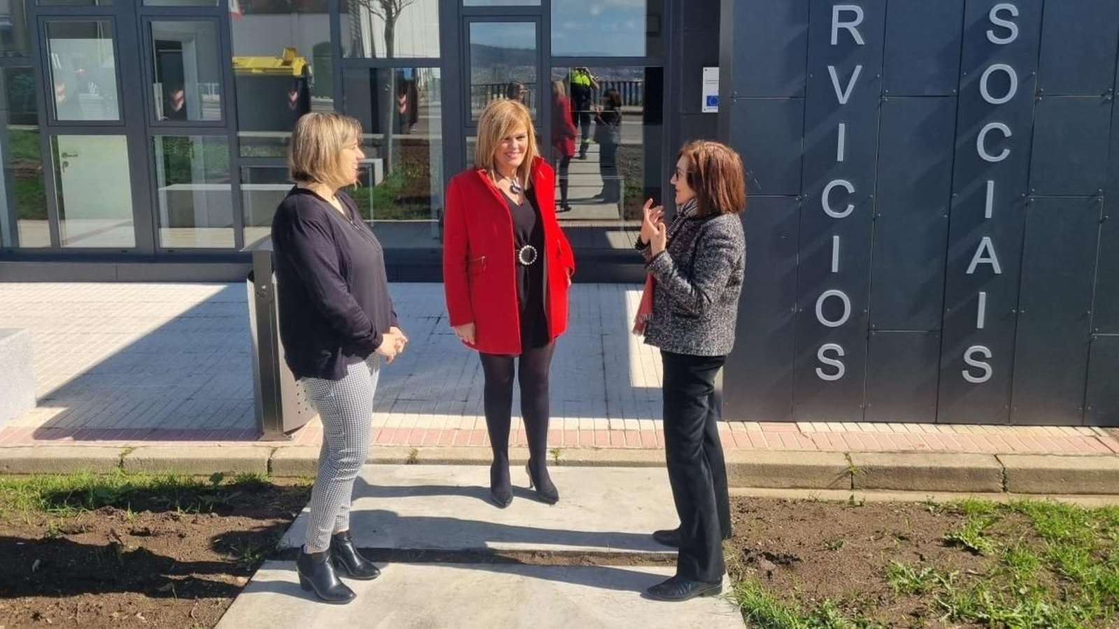 Iria Vilaboa y Digna Rivas durante la visita a las instalaciones.