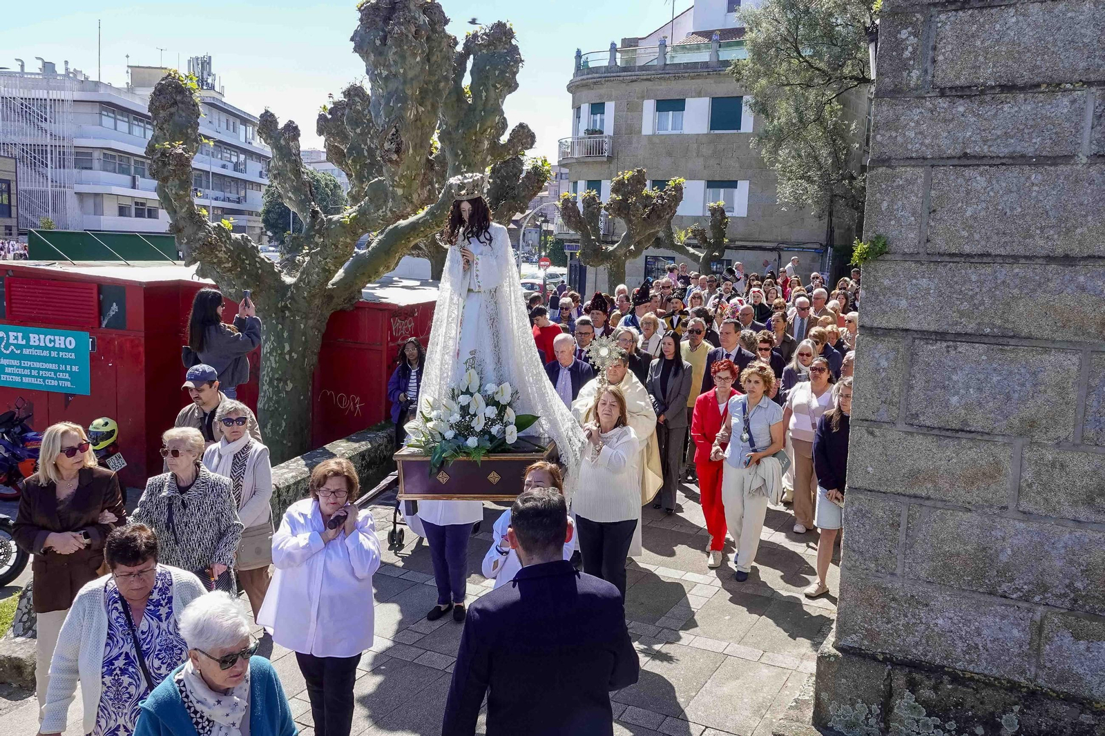 Galería | La Procesión del Encuentro de Bouzas despide la Semana Santa