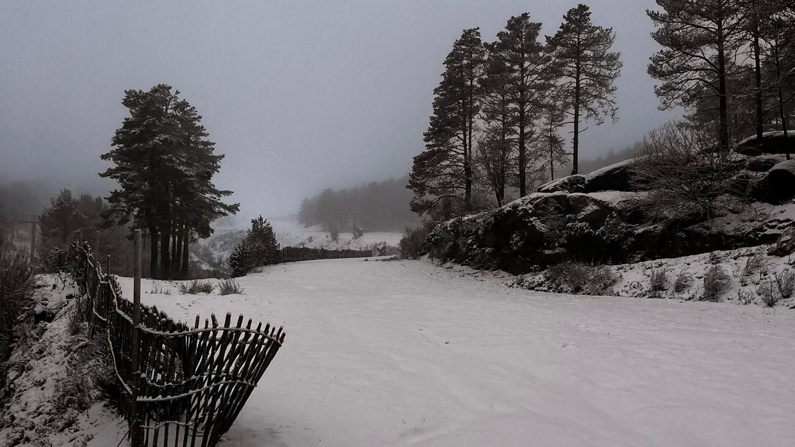 La estación de esquí de Manzaneda en uno de los accesos a las pistas