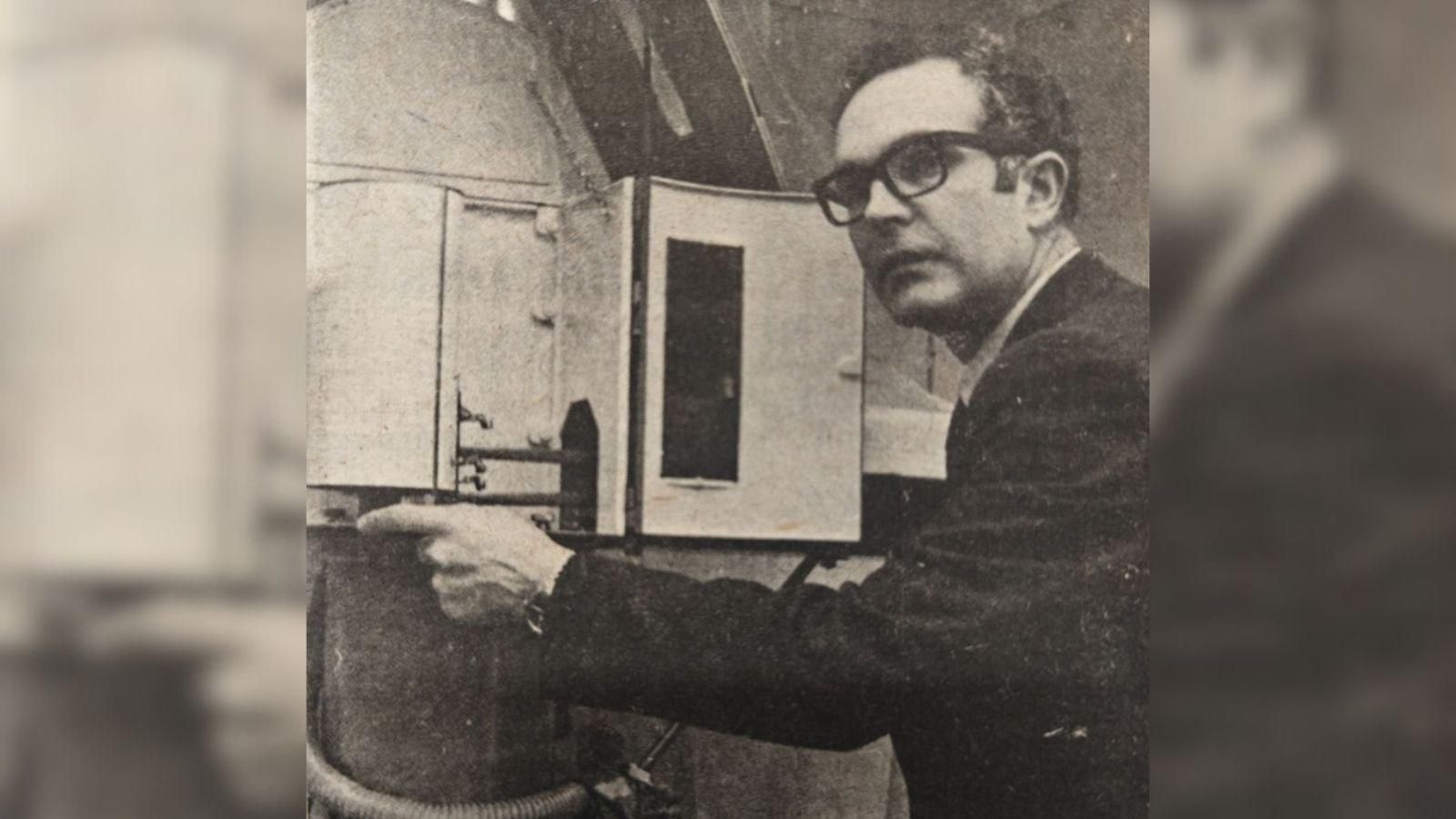 El Dr. Tasende Díaz en el Observatorio Meteorológico.