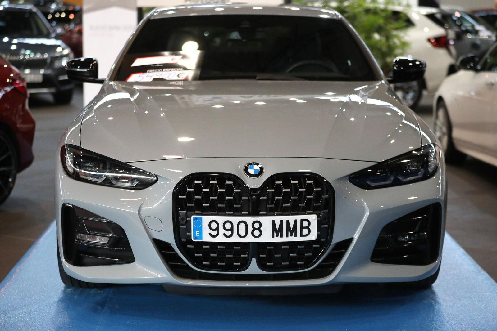 Segunda jornada del Salón del Automovil en Expourense, especial coches de ocasión.