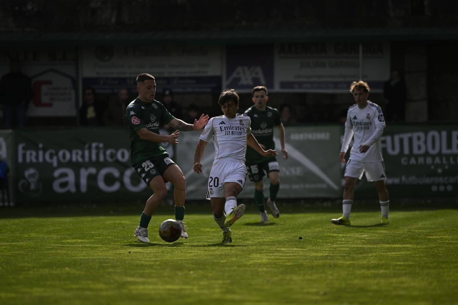 Galería | Espiñedo disfruta del sol y fútbol en el estreno de Juanfran García al frente del Arenteiro