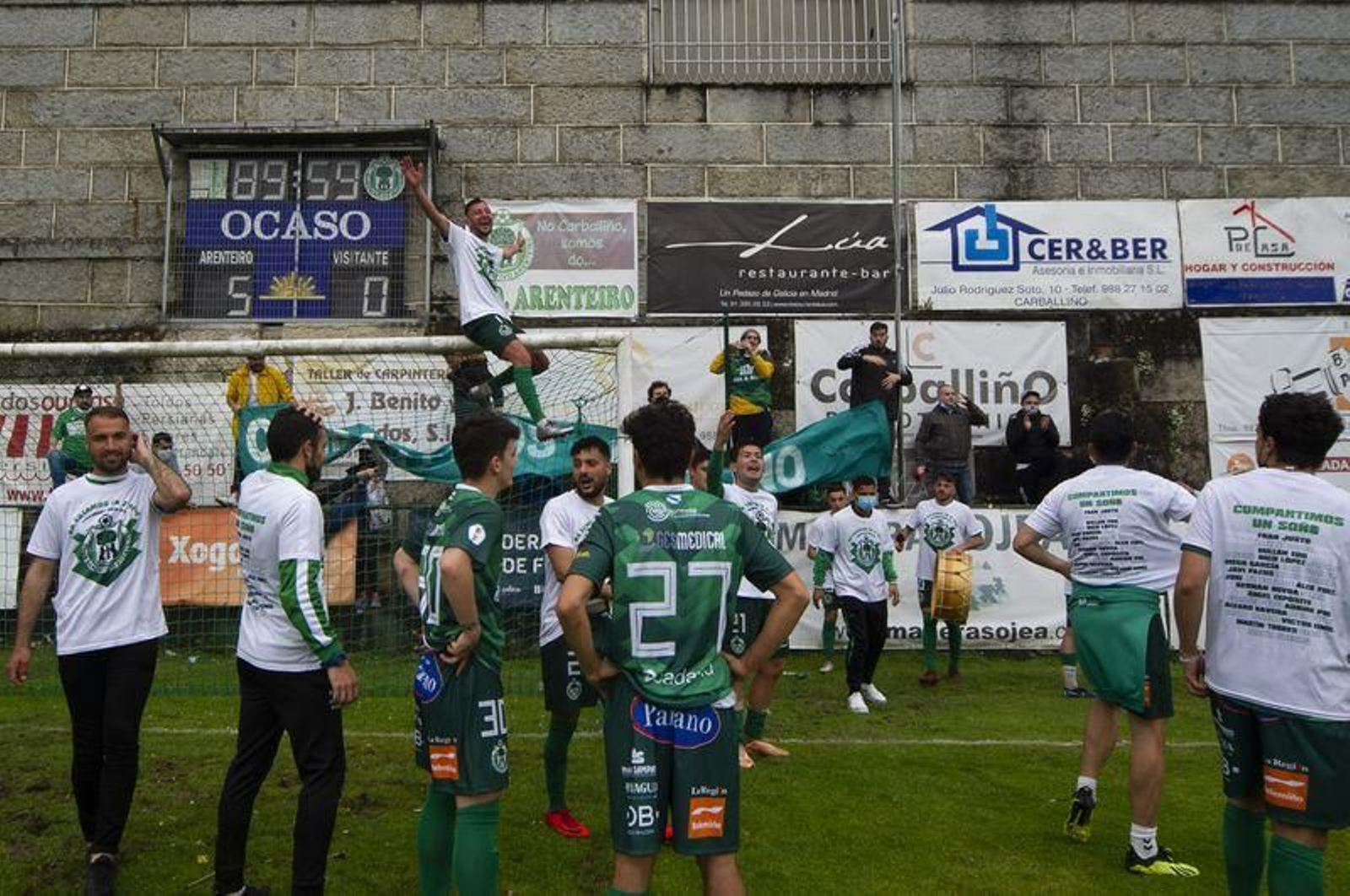 El Arenteiro celebra el ascenso a la Segunda Federación (MARTIÑO PINAL).