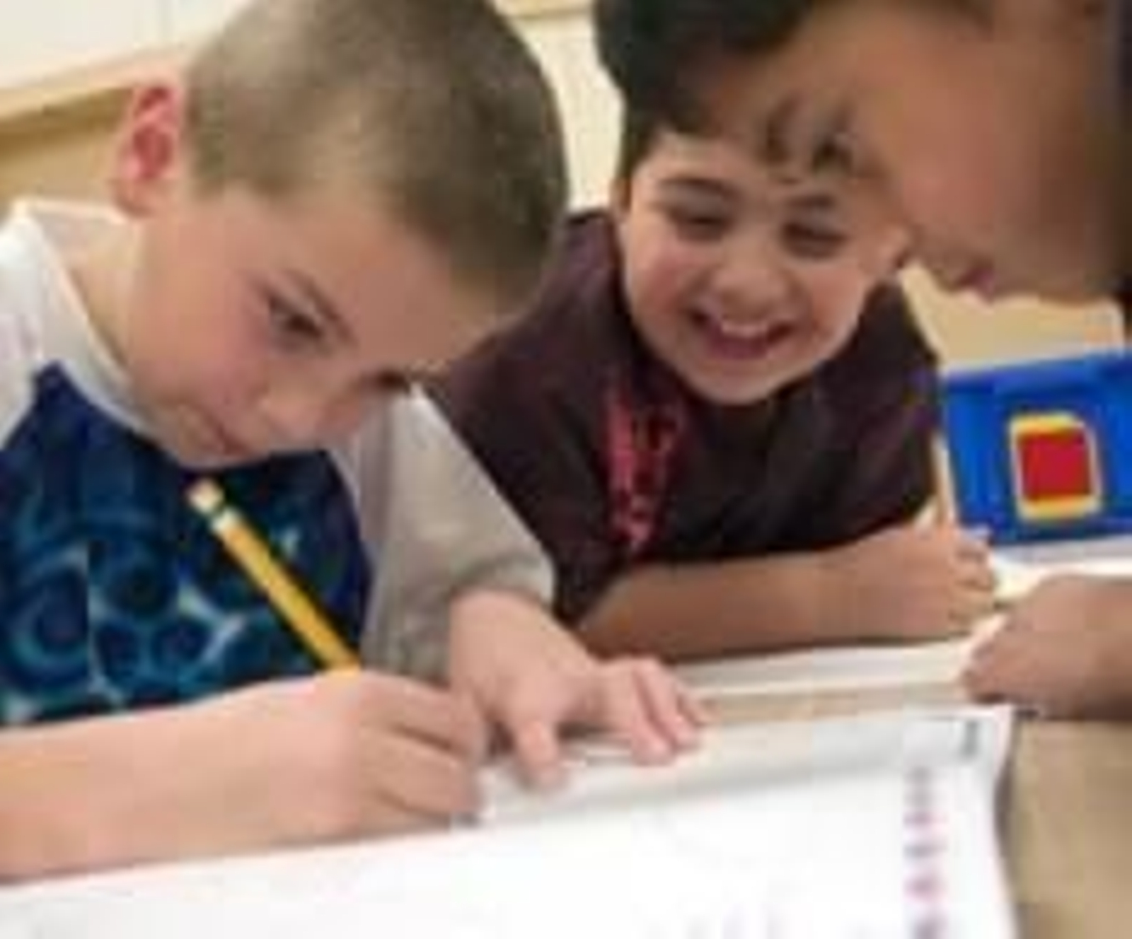 Varios niños hacen sus deberes. (Foto: Archivo)