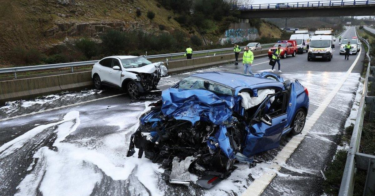 Muere un hombre en la A-52 al chocar un coche contra otro que circulaba ...