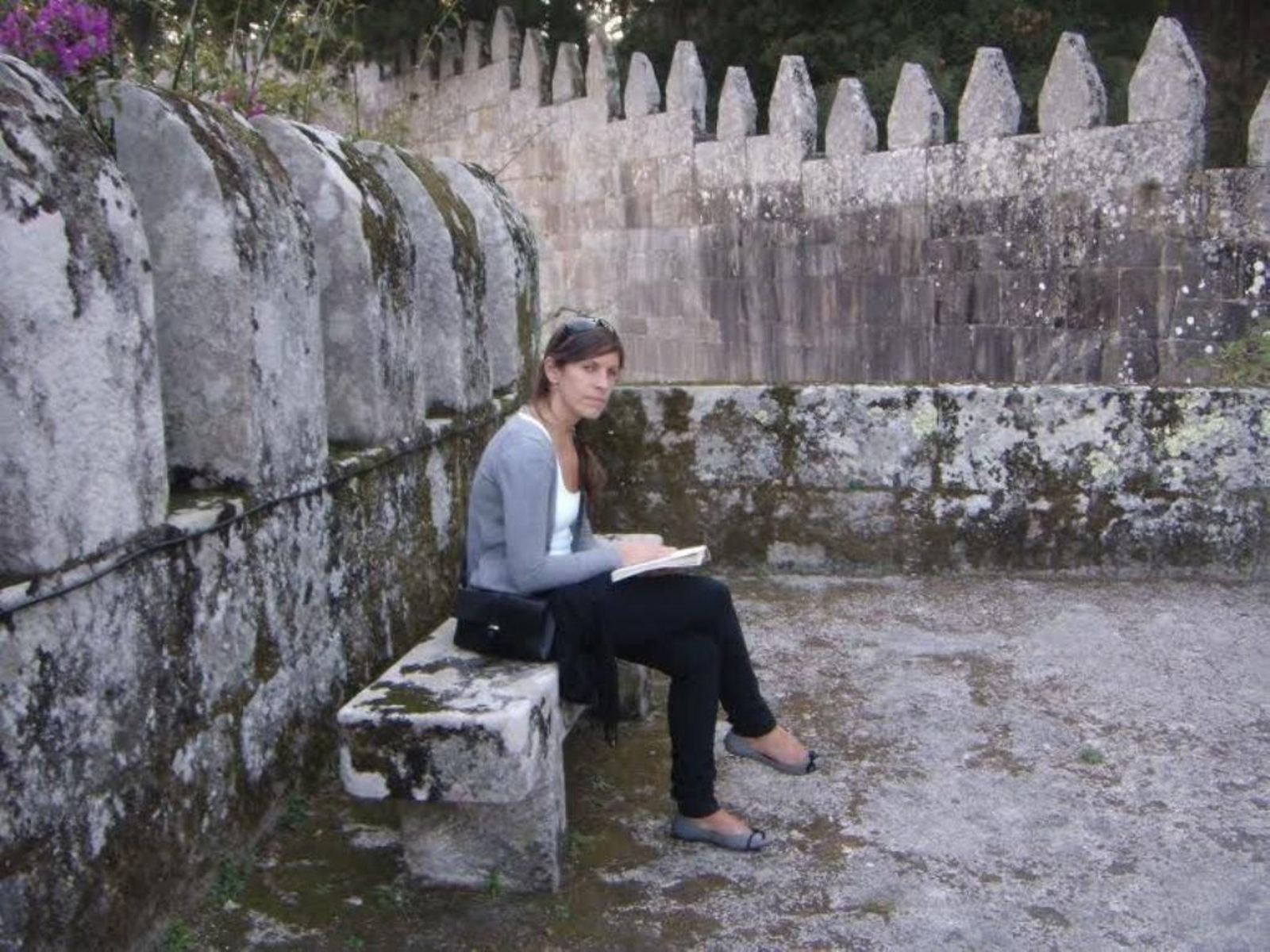 La arquitecta Beatriz Otero en el Parador de Baiona.