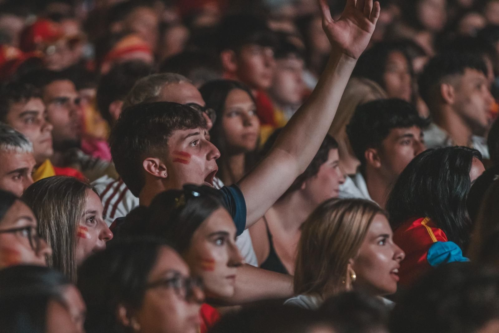 Galería | La ilusión por España en la semifinal tiñe de rojo la provincia de Ourense, en fotos