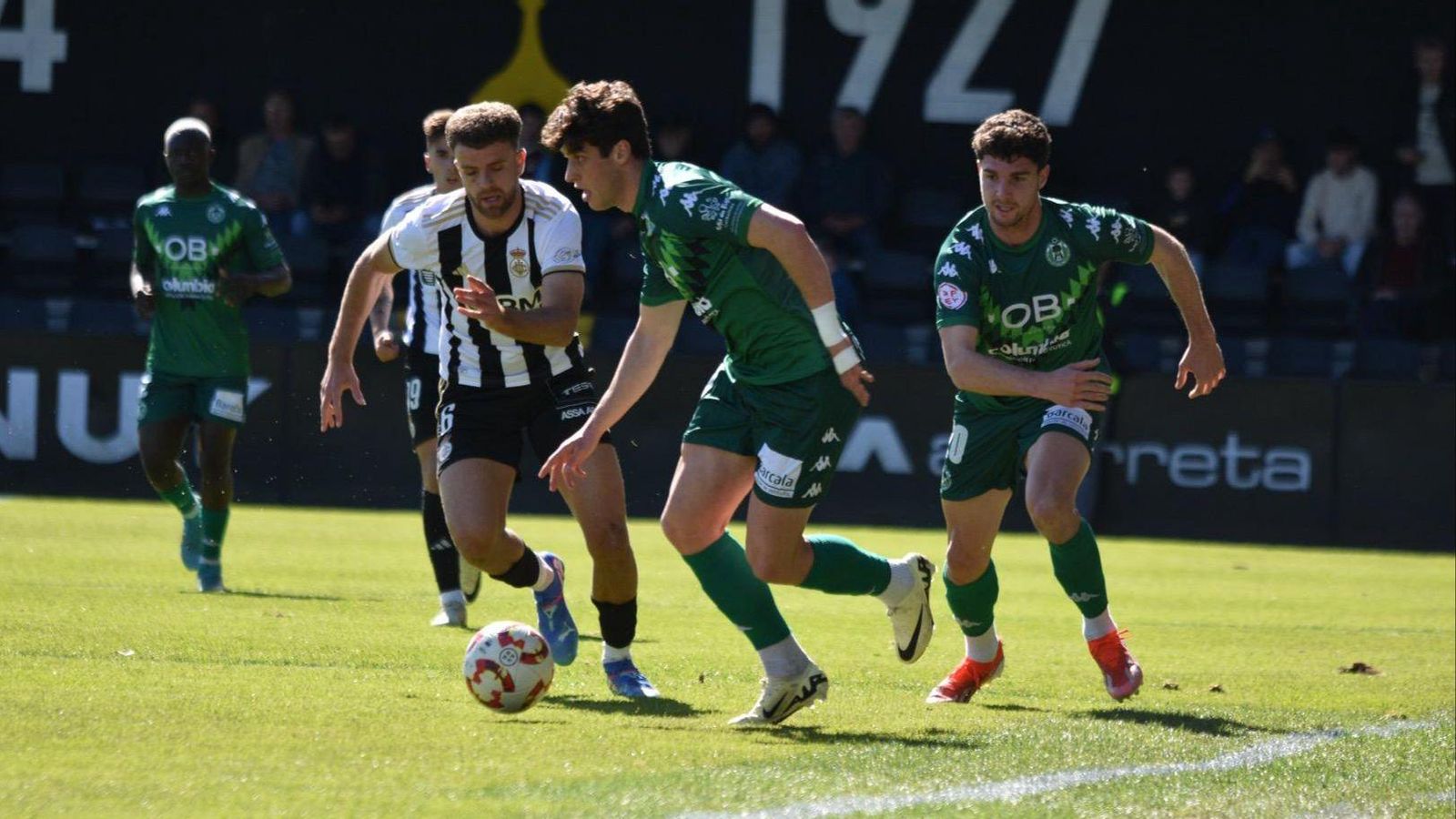 El Arenteiro perdió 4 semanas después.