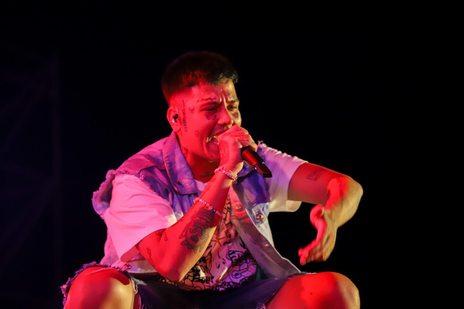 Duki durante un concierto. // EFE