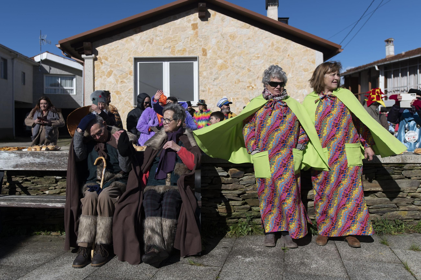 Galería | La música y el color de los Vellarróns en el Entroido de Riós
