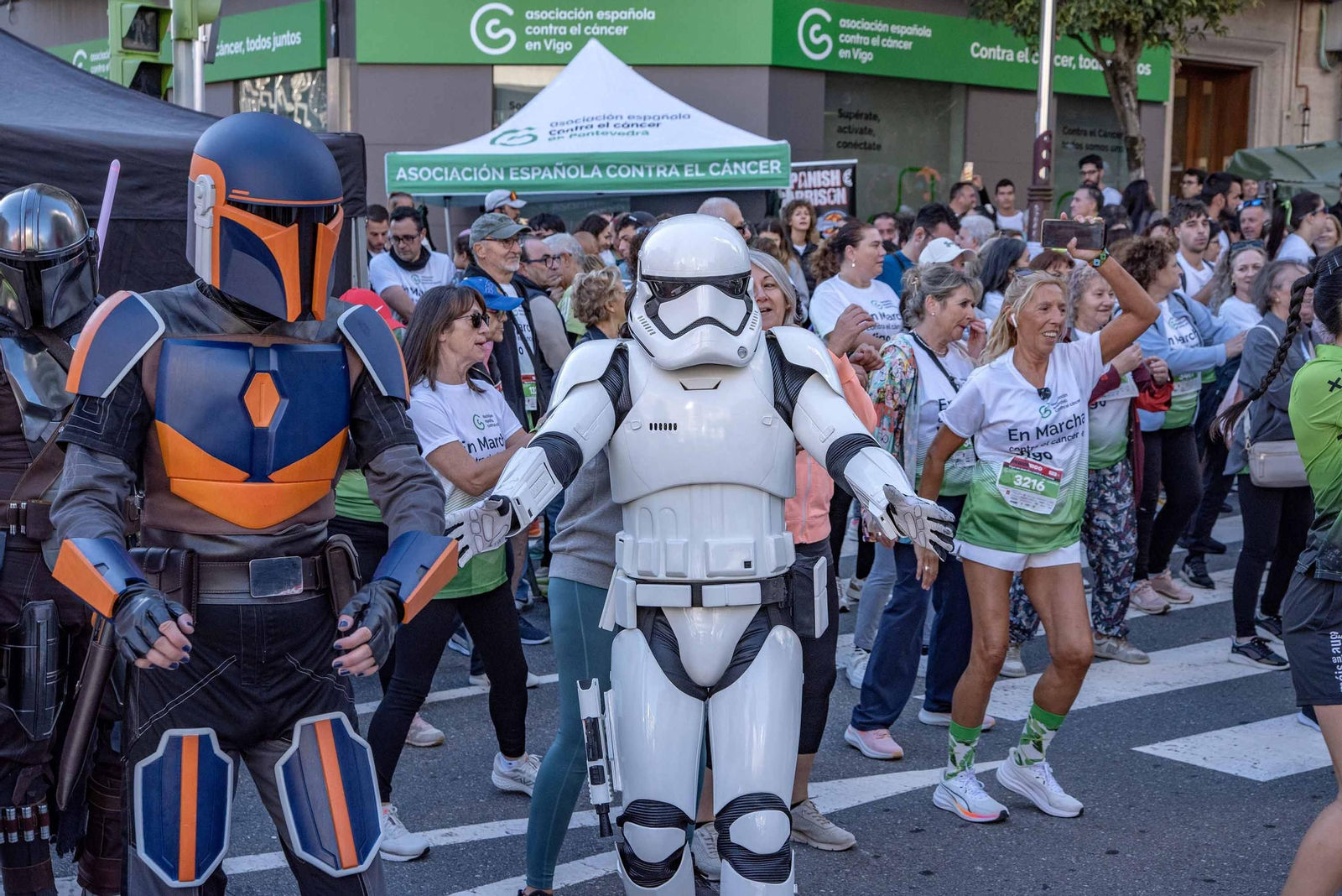 Galería | La Vigo en Marcha contra o Cancro congrega a 3.000 personas en su primera edición