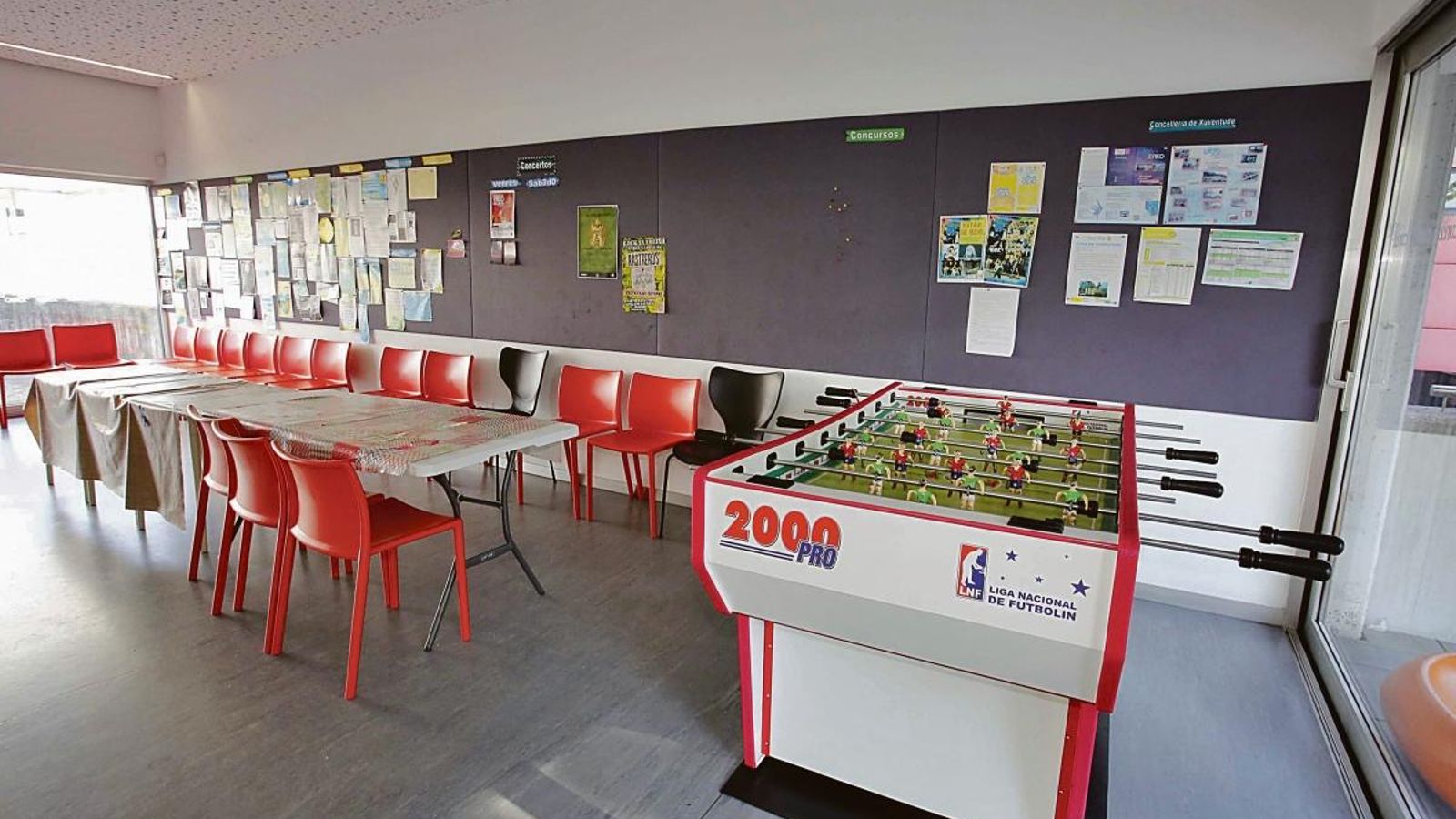 Las instalaciones de Vigosónico también disponen de otros espacios para el ocio juvenil con futbolín, mesa de ping pong o dardos.