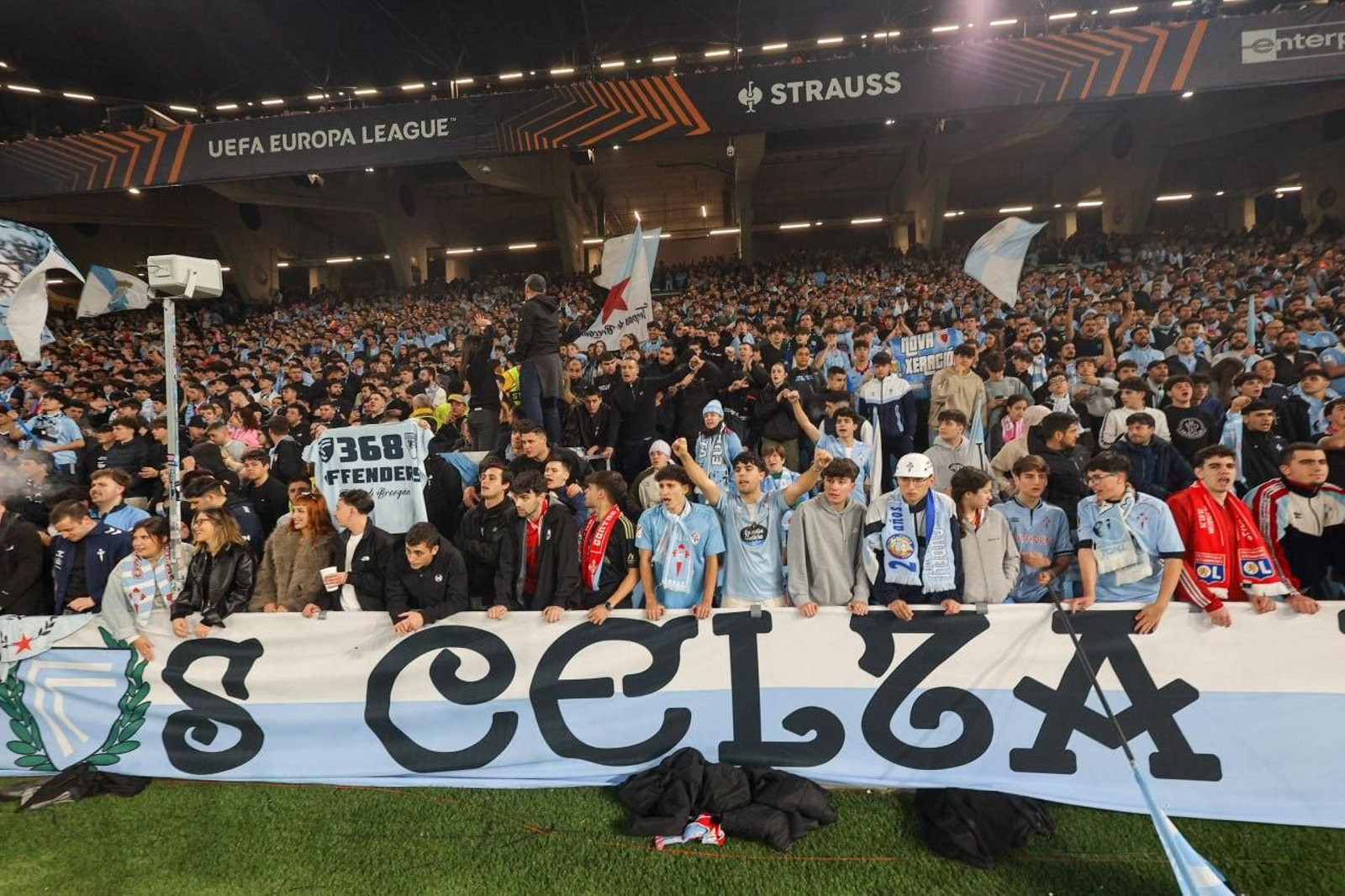 Galería | El Celta y el Olympique, un duelo de altura en Balaídos