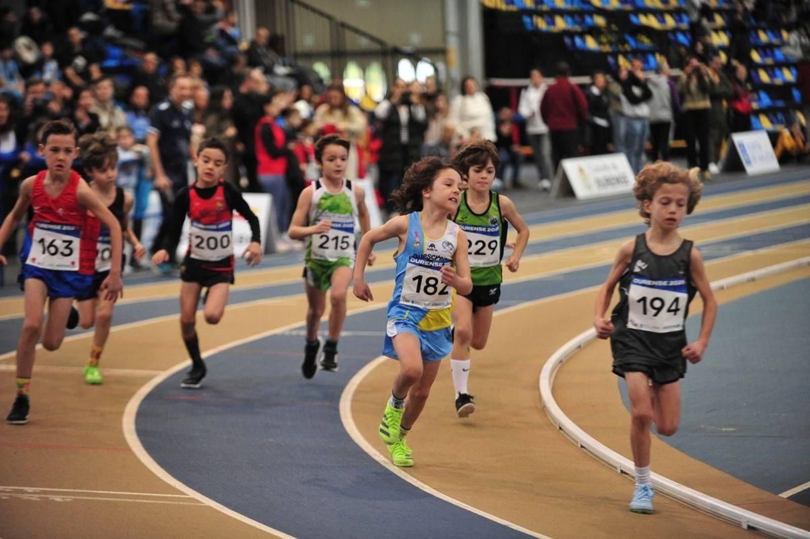 Las prueba de 1.000 metros exigieron el máximo a los sub-10 que tomaron parte en esta cita autonómica que se celebró en la pista de Expourense.