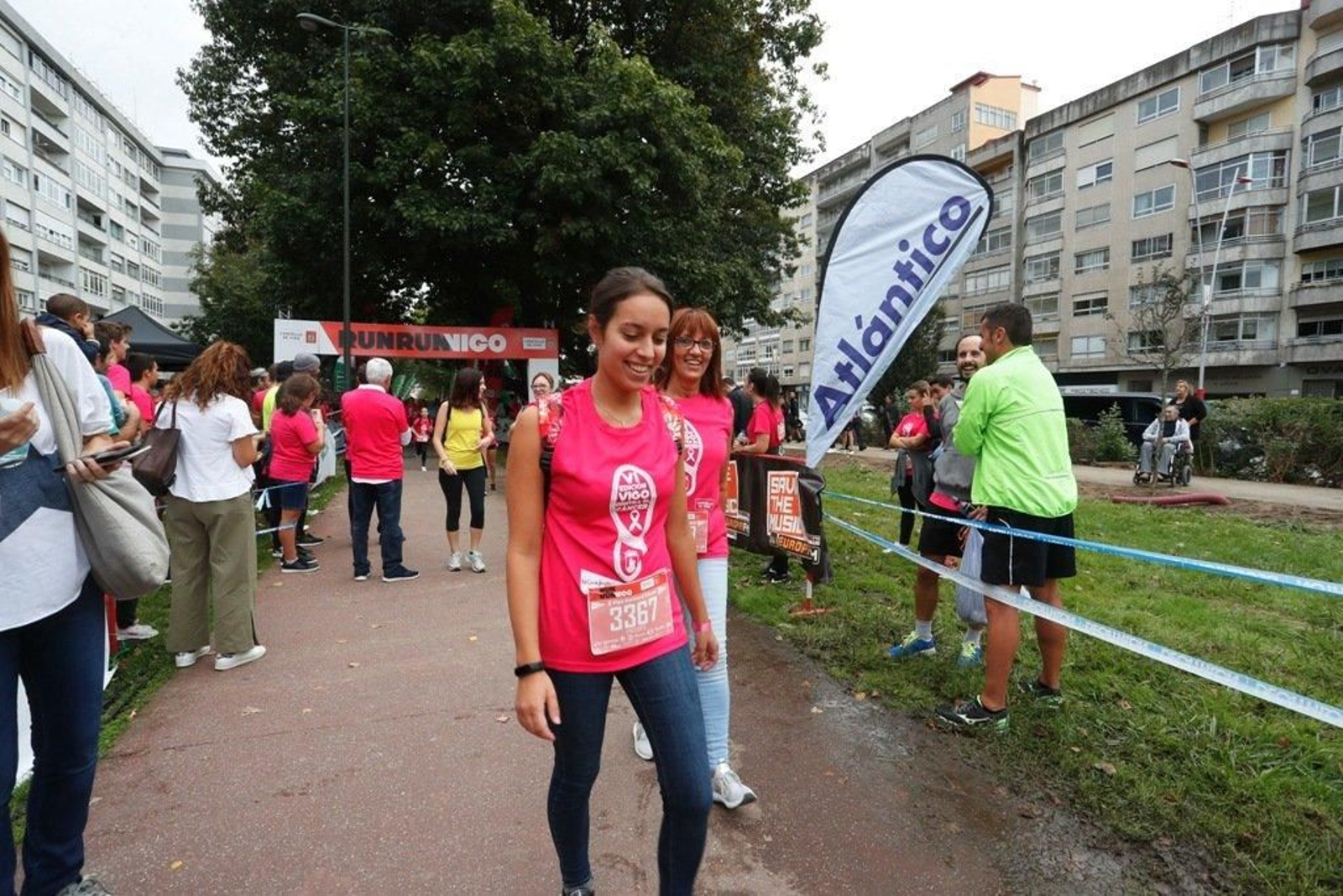 El color rosa abarrotó la Avenida de Castelao - JV Landín 112