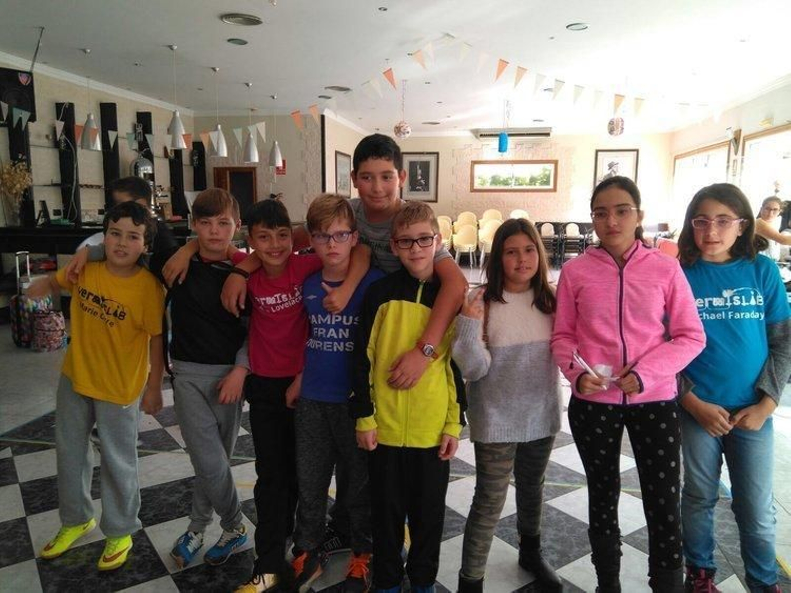 Los alumnos que participaron en el campamento organizado en Mondariz.